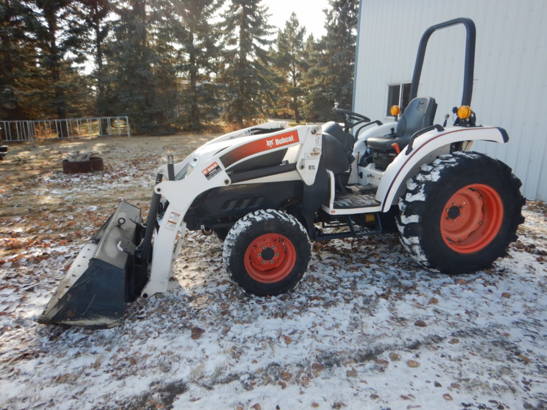 BOBCAT 445 TRACTOR, 4X4, DIESEL, HYDROSTATIC, 9TL FEL, 3-PT HITCH W/ REAR REMOTE, 777HRS