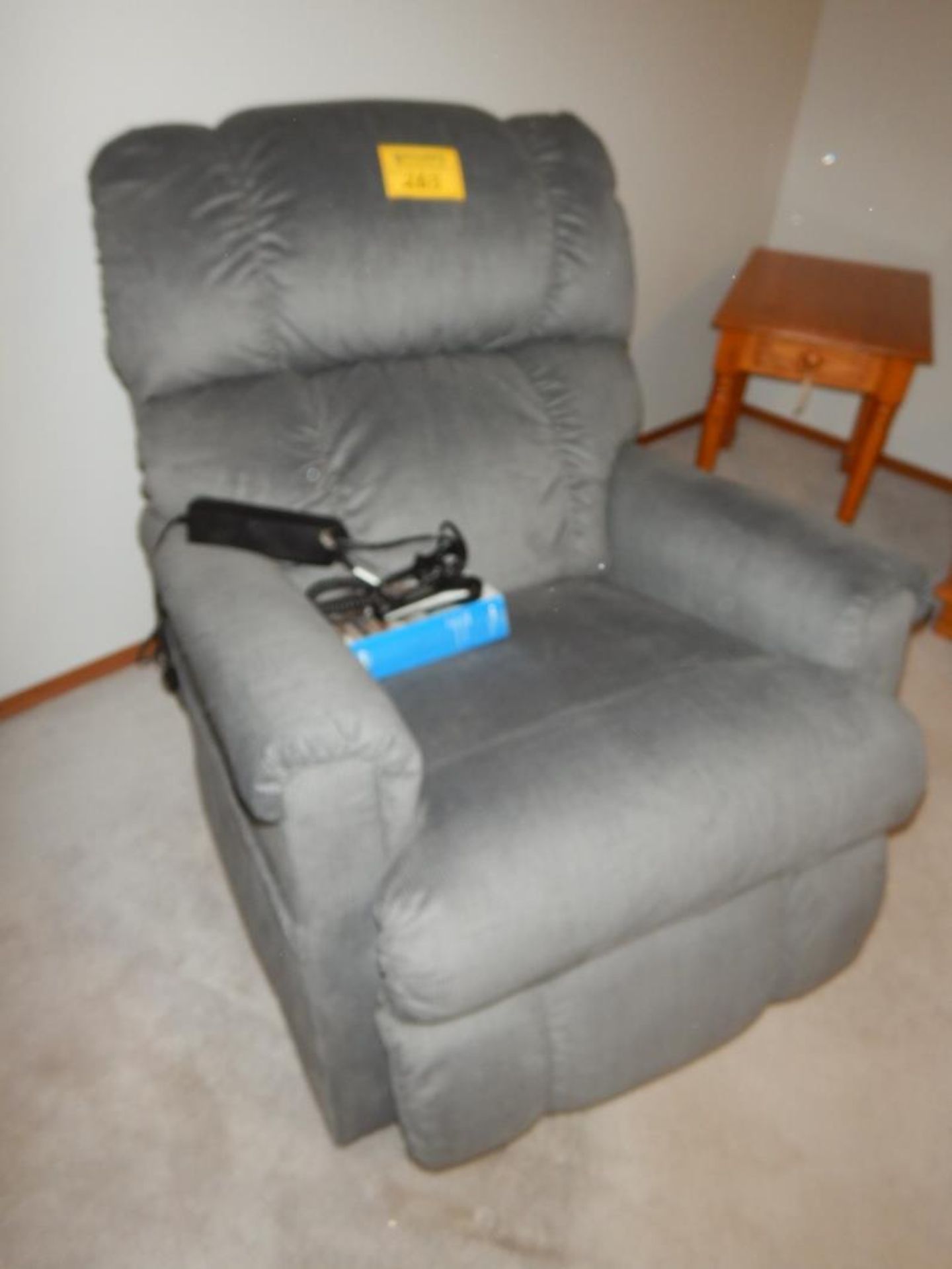 LAY-Z-BOY ELEC. FABRIC RECLINER LIFT CHAIR W/ HEAT AND MASSAGE - Image 2 of 2