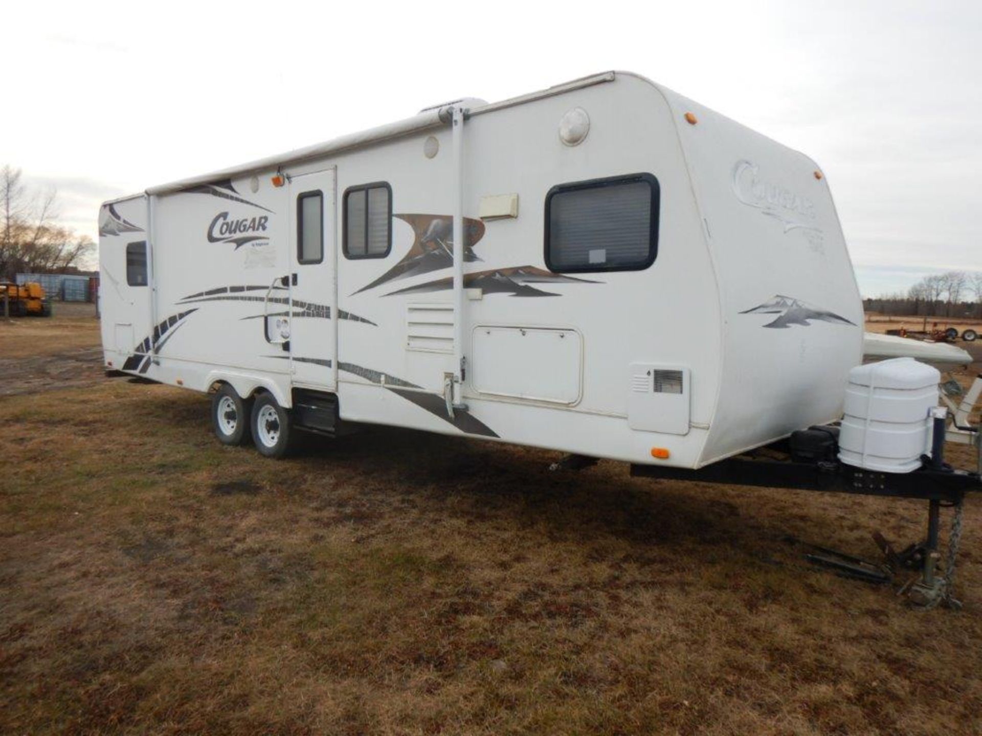 2008 COUGAR BY KEYSTONE 29FKS TRAVEL TRAILER W/ POLAR PACKAGE, SLIDE, REAR QUEEN BED, SLEEPS 6,