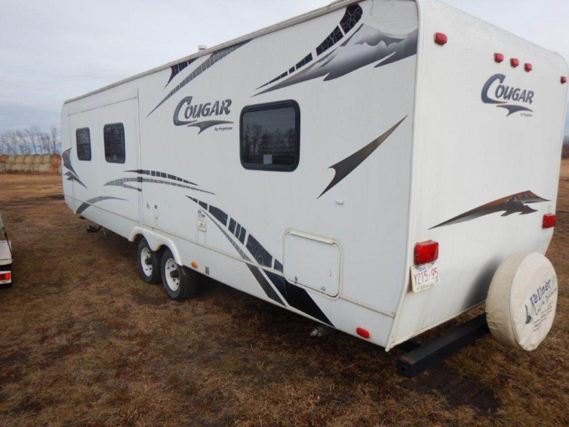 2008 COUGAR BY KEYSTONE 29FKS TRAVEL TRAILER W/ POLAR PACKAGE, SLIDE, REAR QUEEN BED, SLEEPS 6, - Image 4 of 11