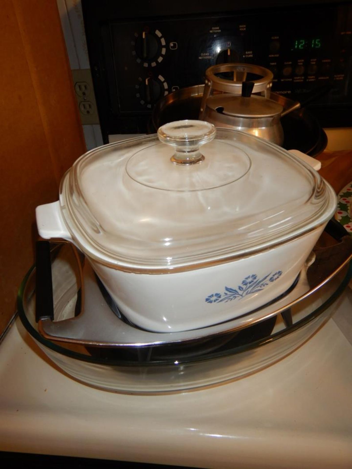 L/O TOASTER OVEN, FRYER, CROCK POT, BLENDER, CANISTER SET, SLICER, POTS, MIXER, ETC. - Image 7 of 12