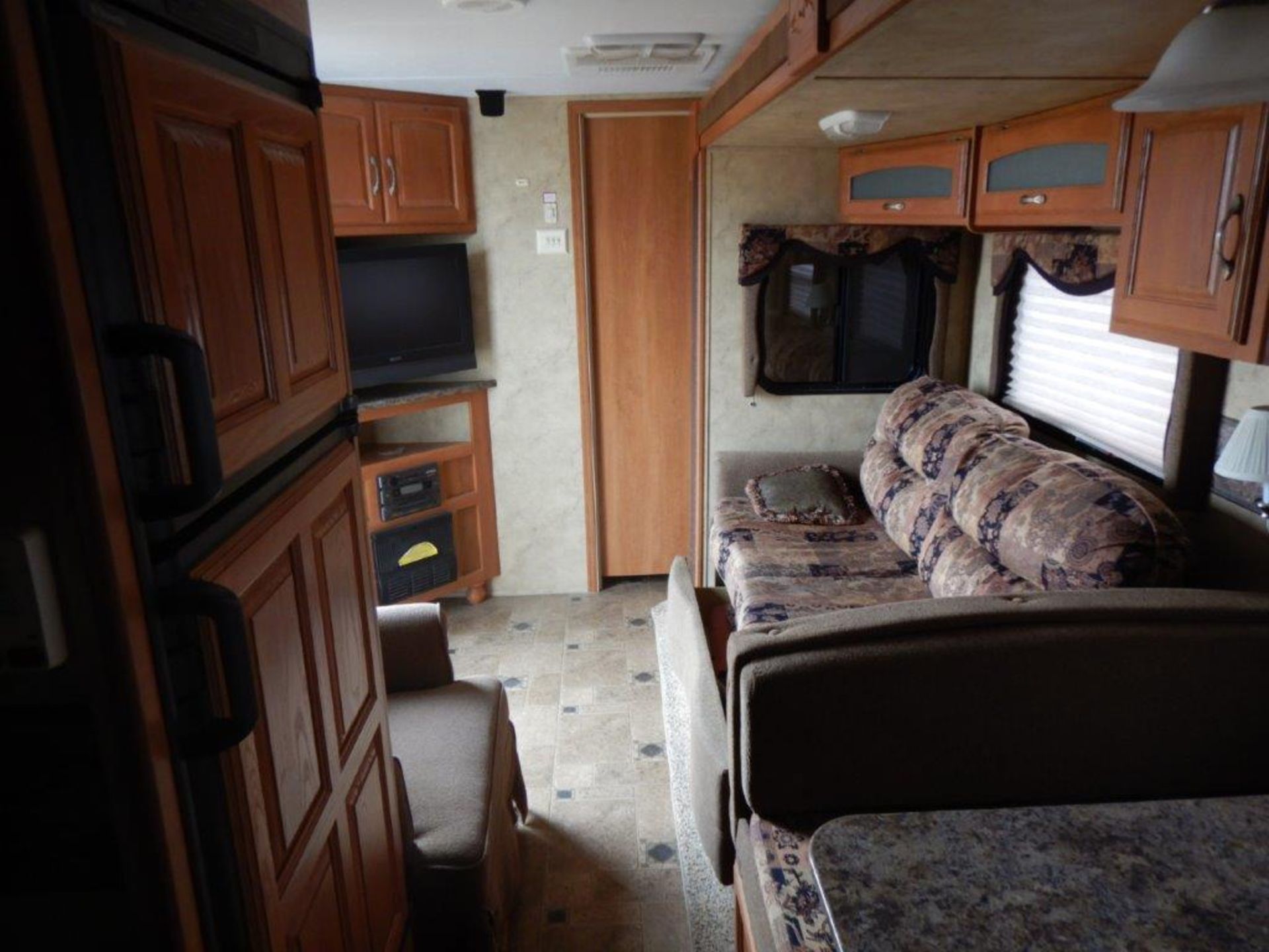 2008 COUGAR BY KEYSTONE 29FKS TRAVEL TRAILER W/ POLAR PACKAGE, SLIDE, REAR QUEEN BED, SLEEPS 6, - Image 8 of 11