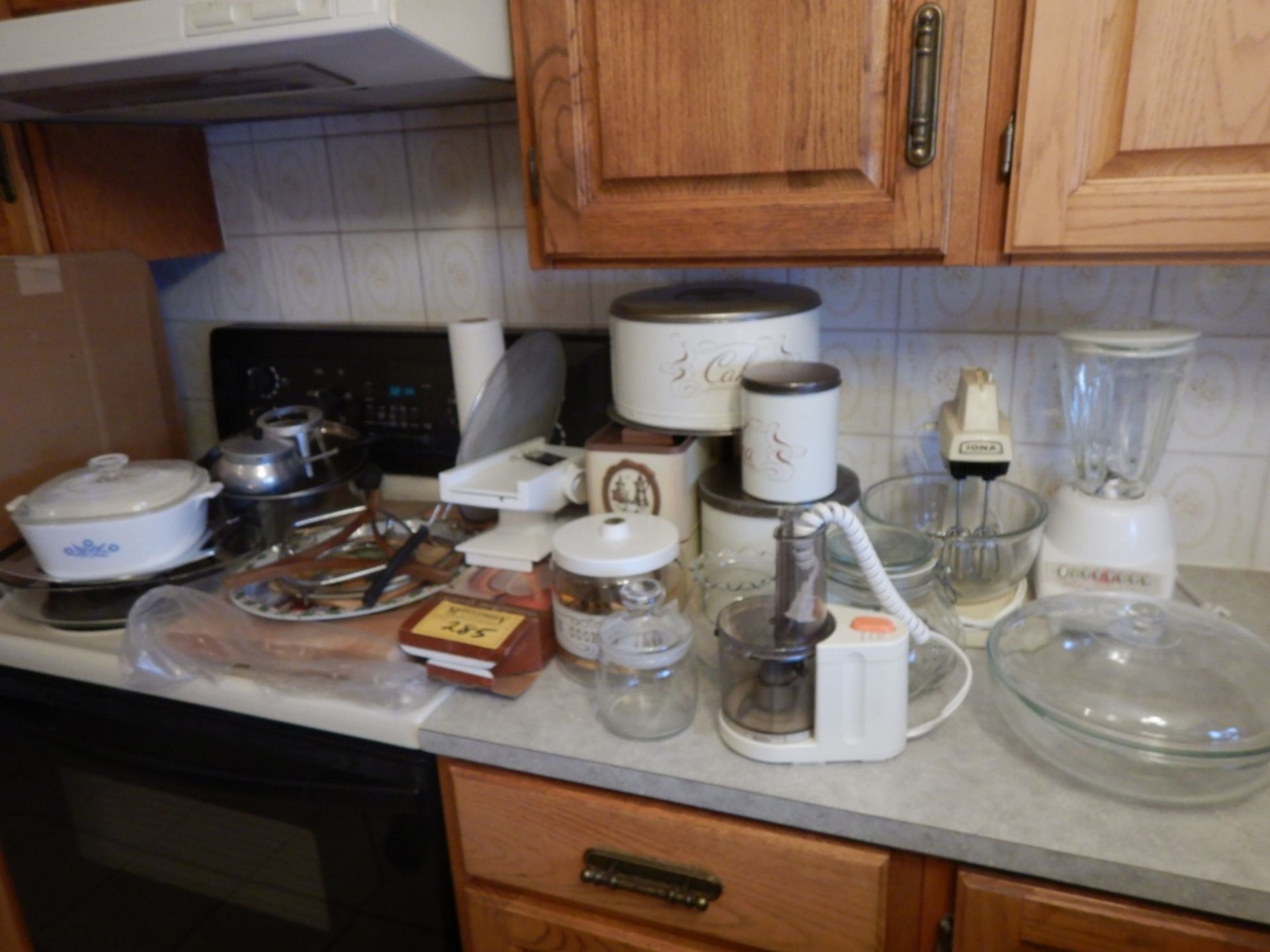 L/O TOASTER OVEN, FRYER, CROCK POT, BLENDER, CANISTER SET, SLICER, POTS, MIXER, ETC. - Image 4 of 12