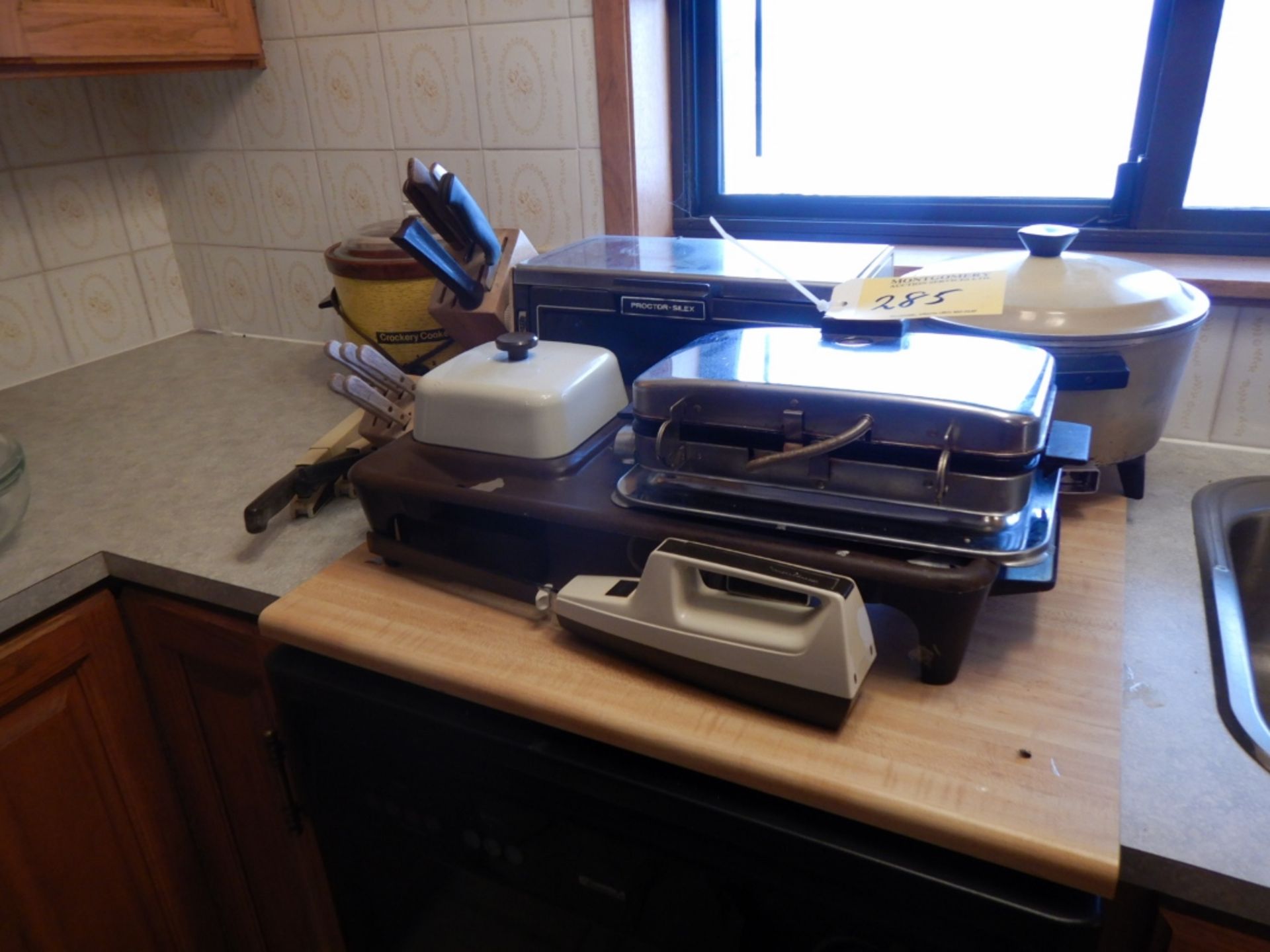 L/O TOASTER OVEN, FRYER, CROCK POT, BLENDER, CANISTER SET, SLICER, POTS, MIXER, ETC.