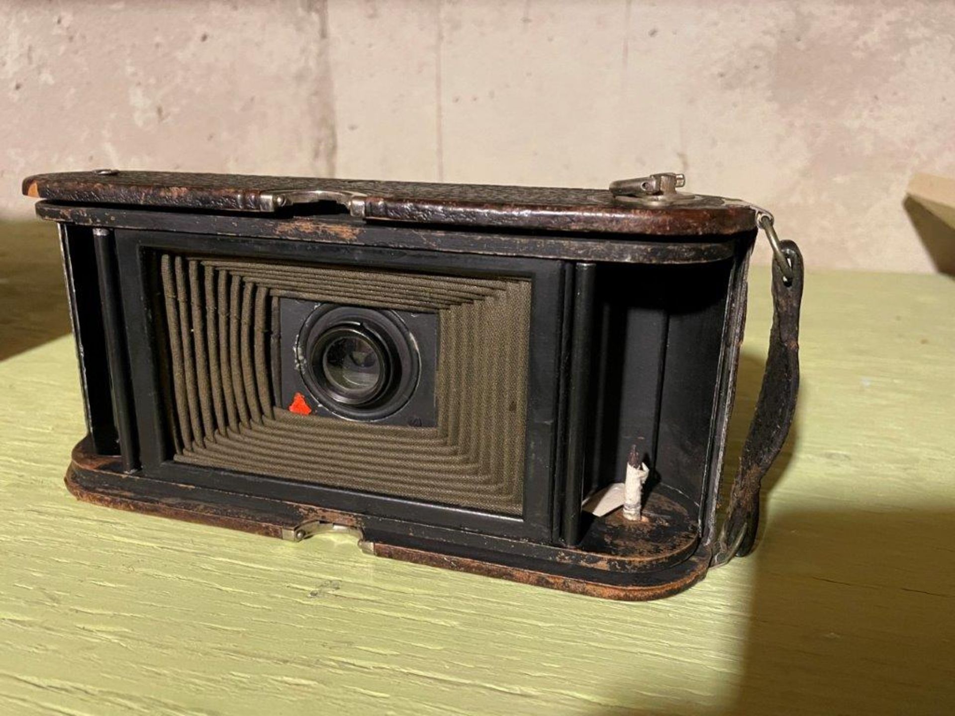 ANTIQUE NO.1-A FOLDING POCKET KODAK SPECIAL MODEL A PANORAMIC CAMERA & BELL AND HOWELL VIDEO CAMERA