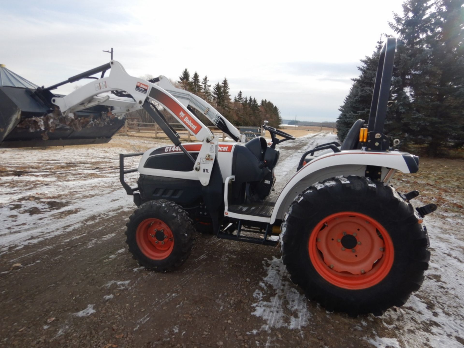 BOBCAT 445 TRACTOR, 4X4, DIESEL, HYDROSTATIC, 9TL FEL, 3-PT HITCH W/ REAR REMOTE, 777HRS - Image 19 of 21