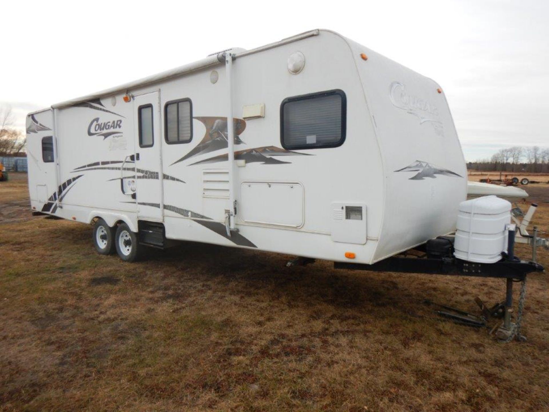 2008 COUGAR BY KEYSTONE 29FKS TRAVEL TRAILER W/ POLAR PACKAGE, SLIDE, REAR QUEEN BED, SLEEPS 6, - Image 2 of 11