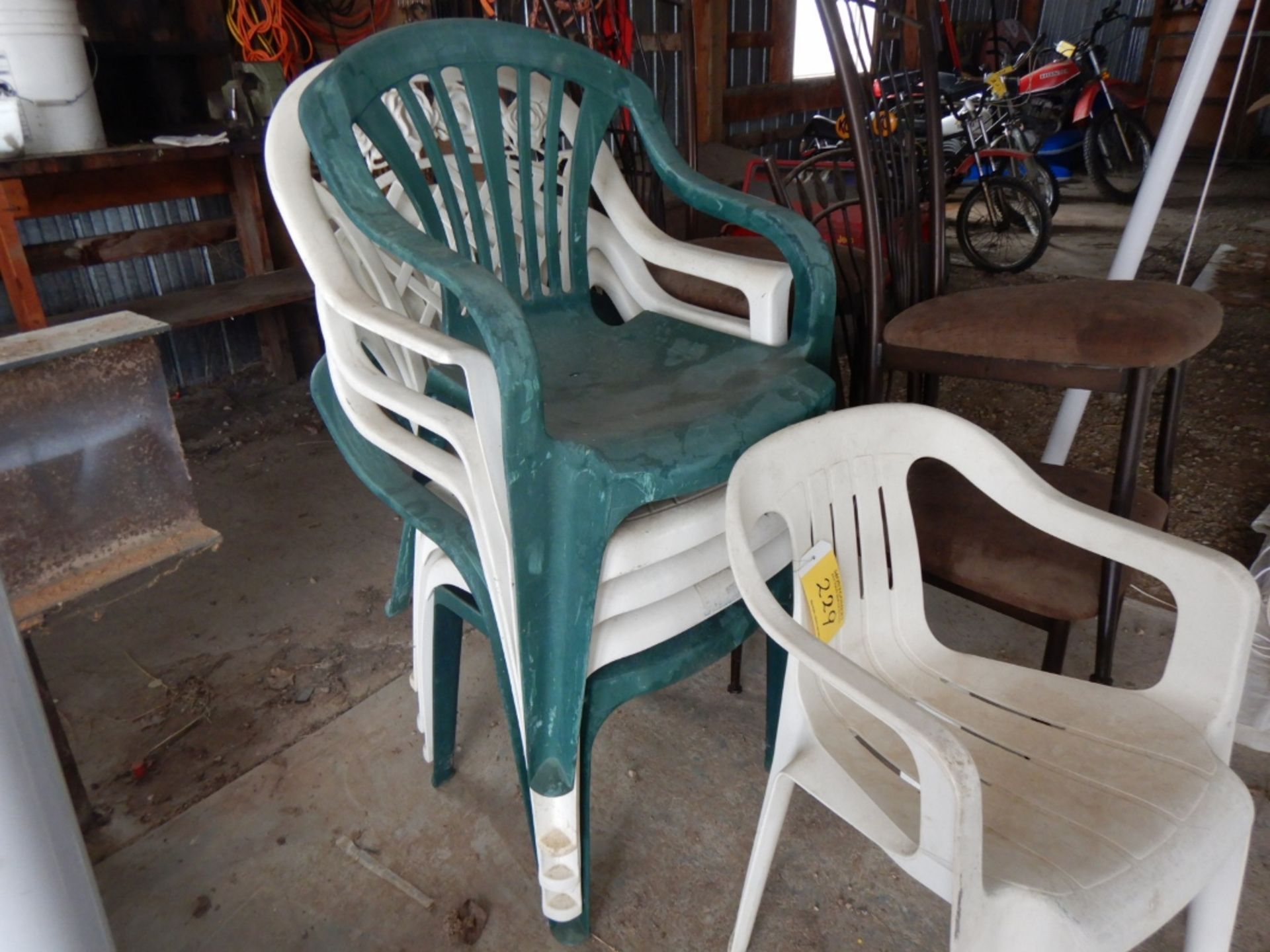 L/O ASSORTED POLY LAWN CHAIRS AND METAL FRAMED CHAIRS - Image 3 of 3
