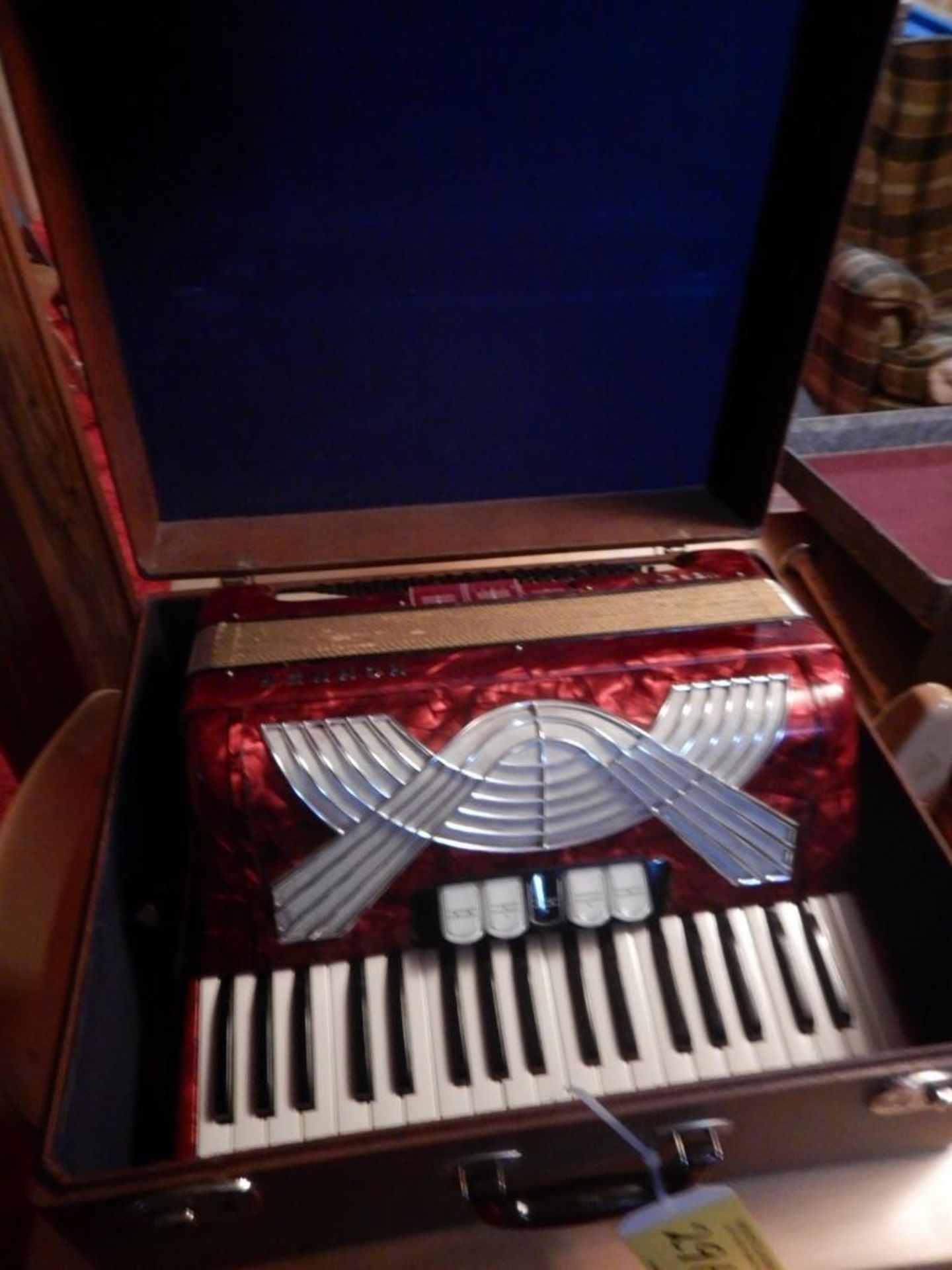 HOHNER 37-KEY ACCORDIAN