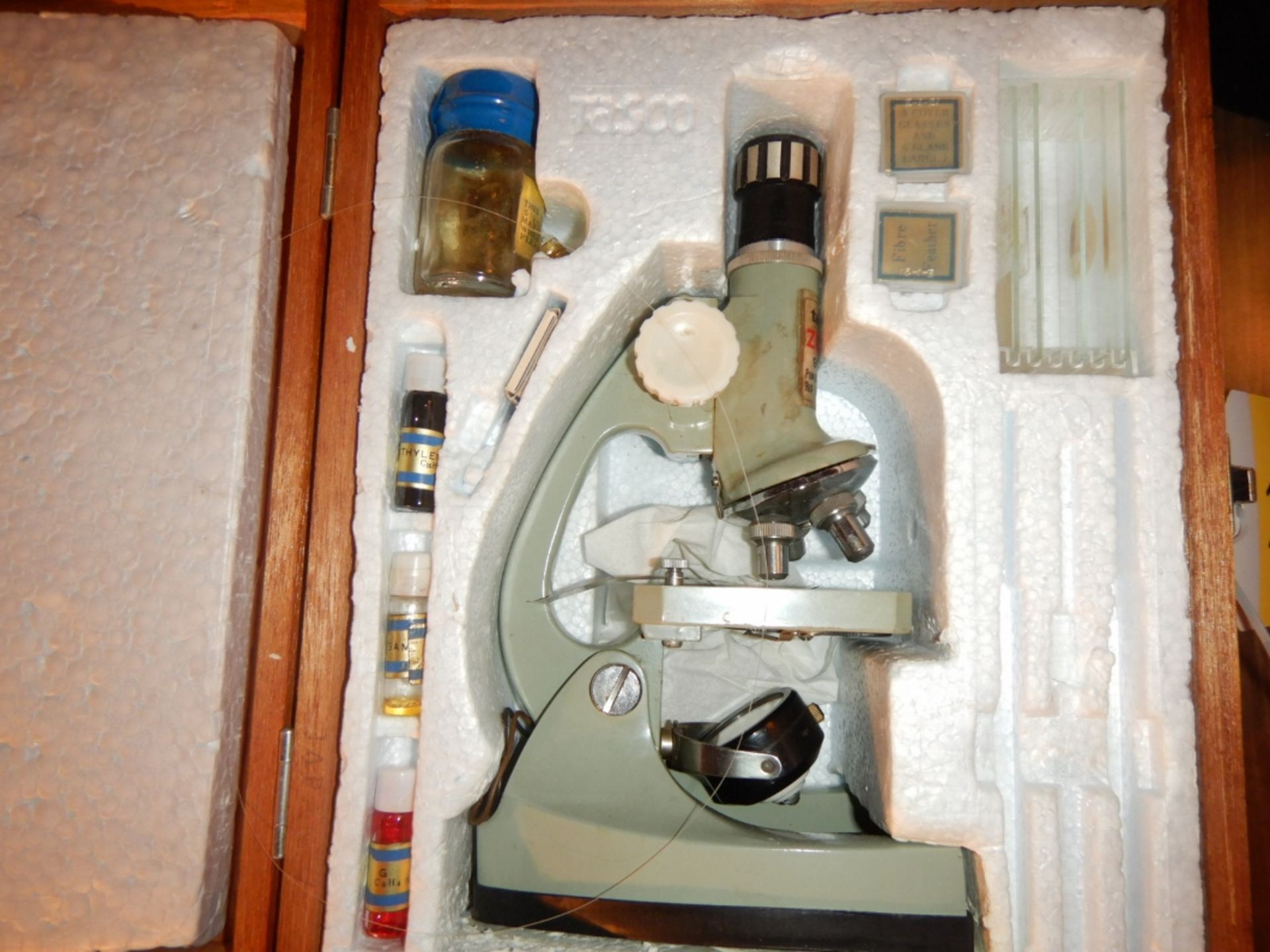 TASCO DELUXE MICROSCOPE