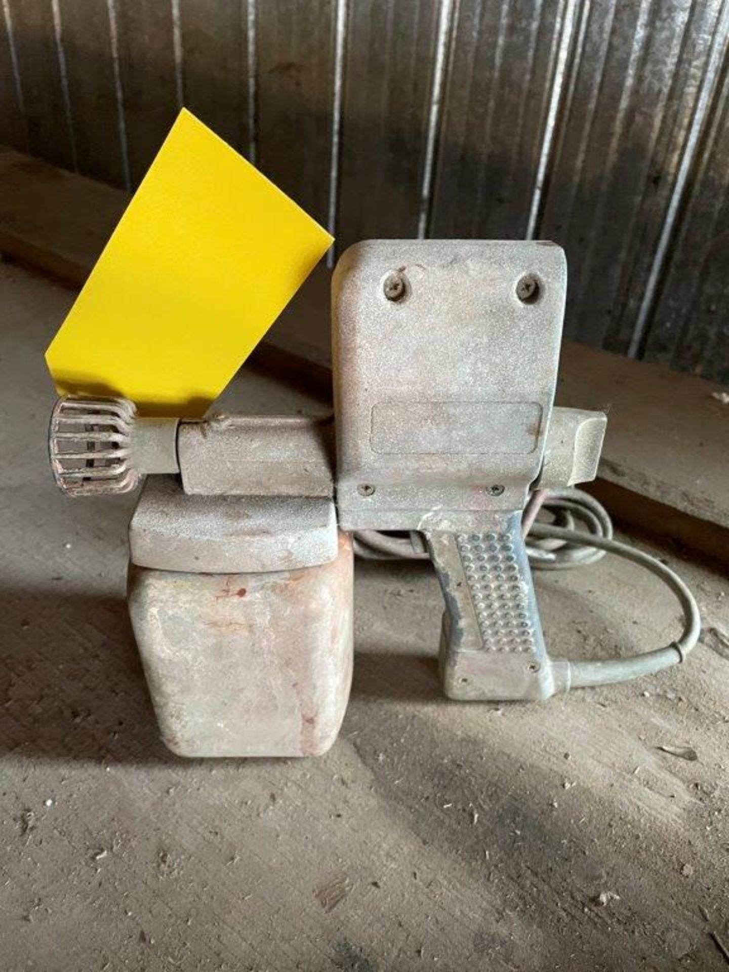 L/O CONCRETE TROWELS AND ELEC. PAINT SPRAY GUN