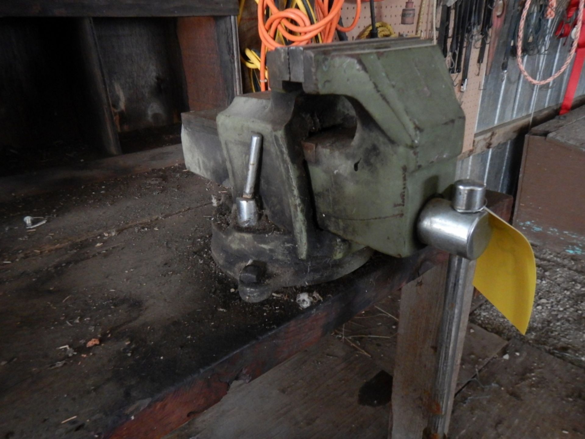 5IN BENCH VISE