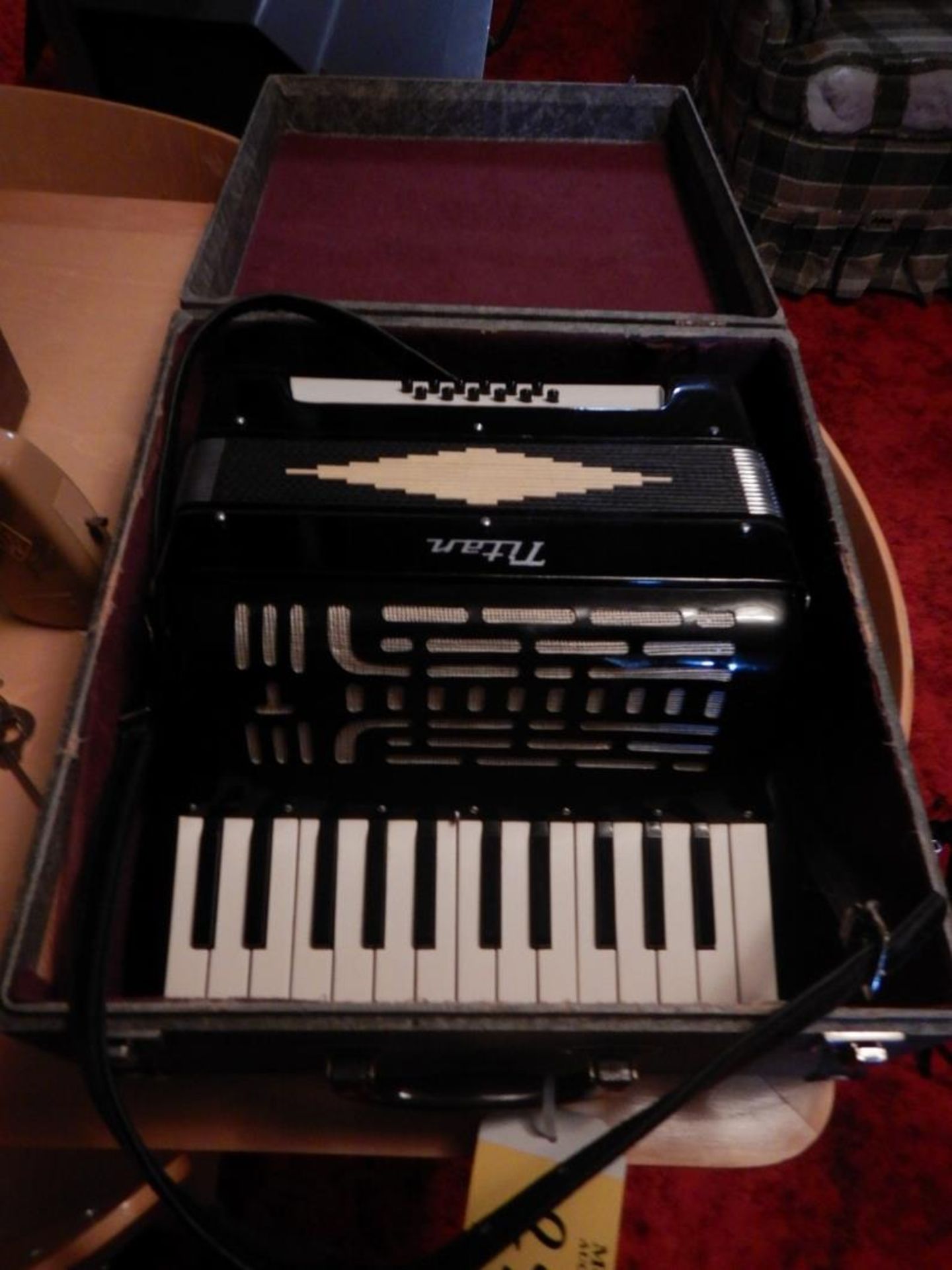 TITAN 25-KEY ACCORDIAN