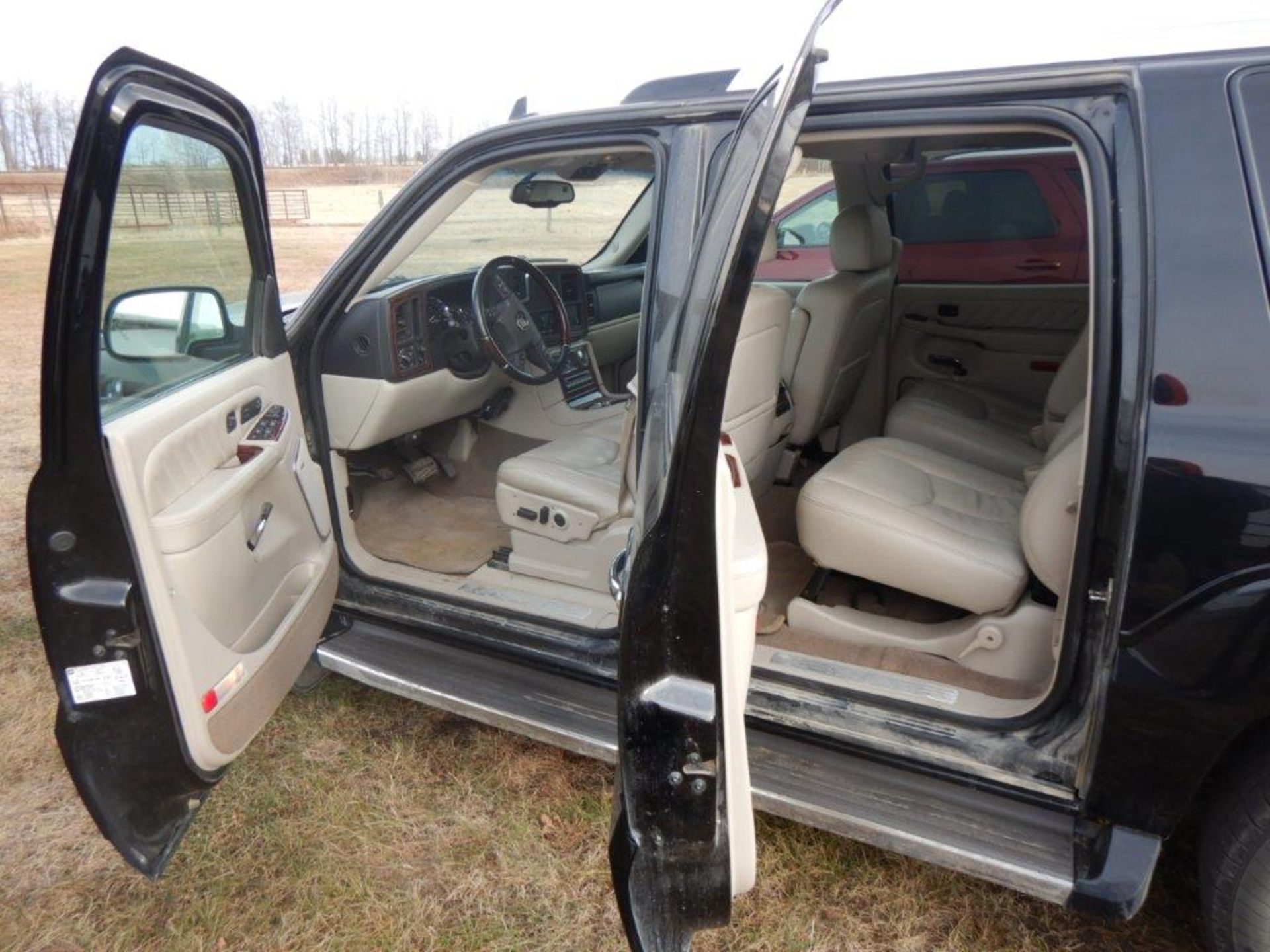 2006 CADILLAC ESCALADE ESV PLATINUM XL V8 AWD SUV, 161,625 KM’S, 3RD ROW SEATING, LEATHER, - Image 7 of 12