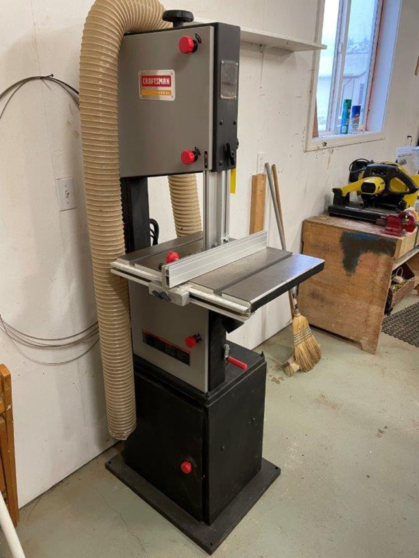 CRAFTSMAN BANDSAW 1HP, 8IN DEPTH 13.5IN THROAT WIDTH - Image 2 of 5