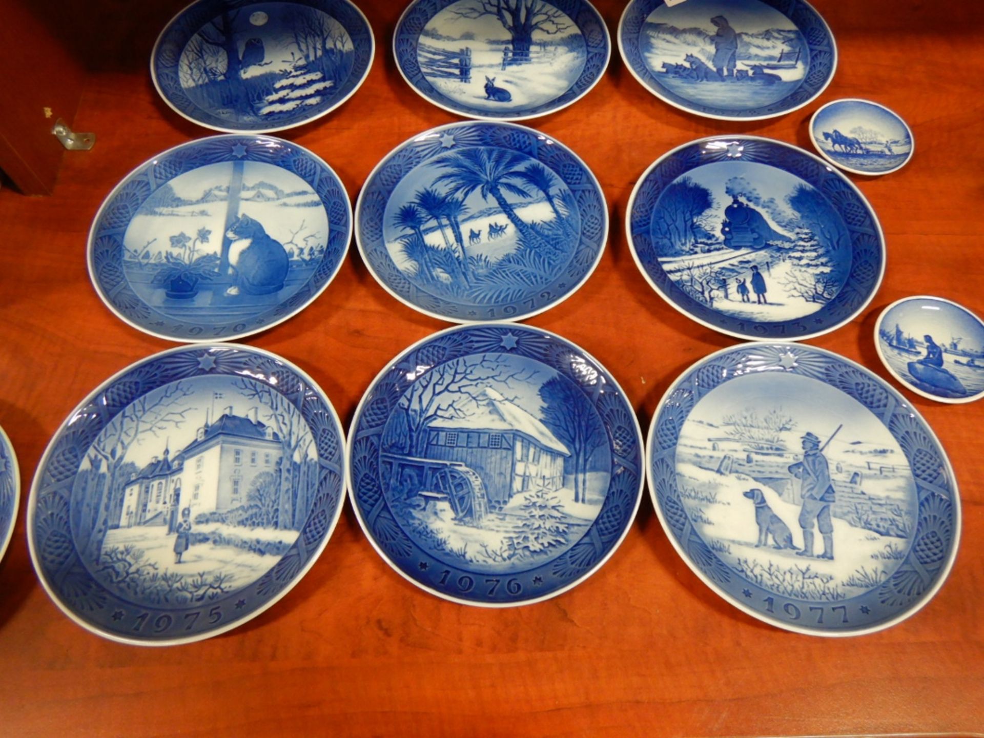 L/O ROYAL COPENHAGEN "GREENLAND SCENERY" COLLECTOR PLATES 1969-1979, 1-VIEWS OF WINNEPEG CHINA - Image 4 of 6