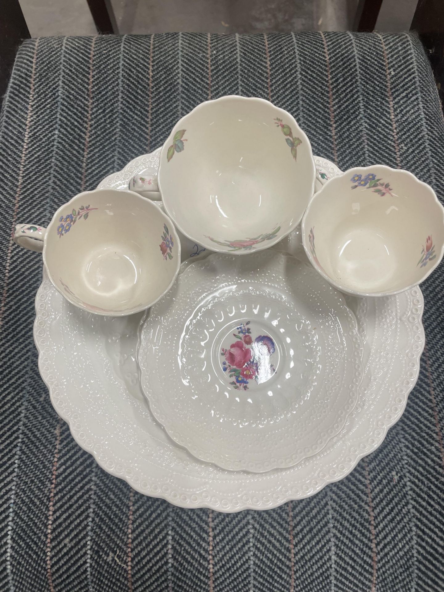 L/O SPODES JEWEL "SPODES BILLINGSLEY ROSE" CHINA PLATE, TEA CUPS, AND SAUCERS