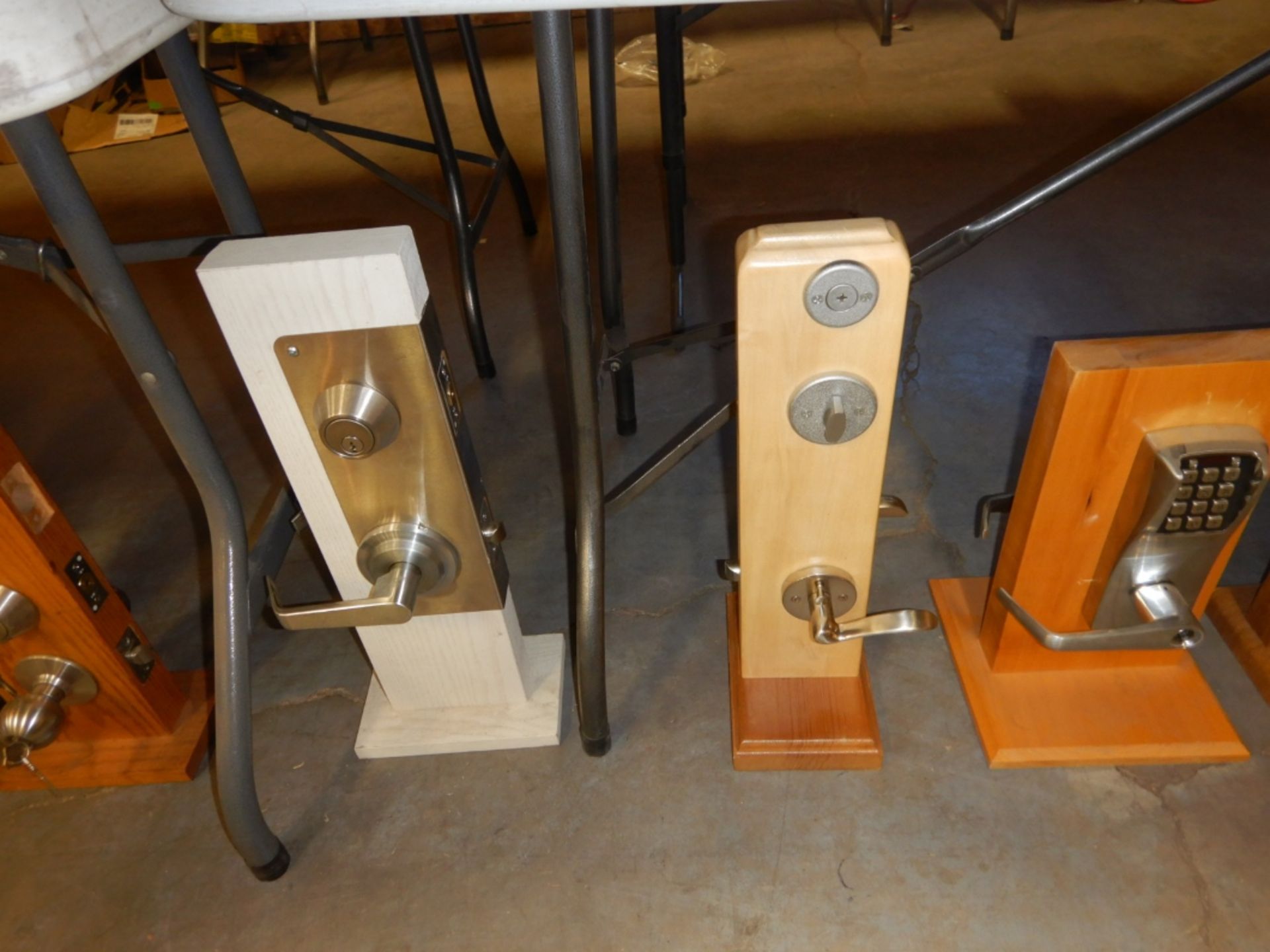 L/O ASSORTED DOOR HARDWARE SHOWROOM DISPLAYS - Image 6 of 7