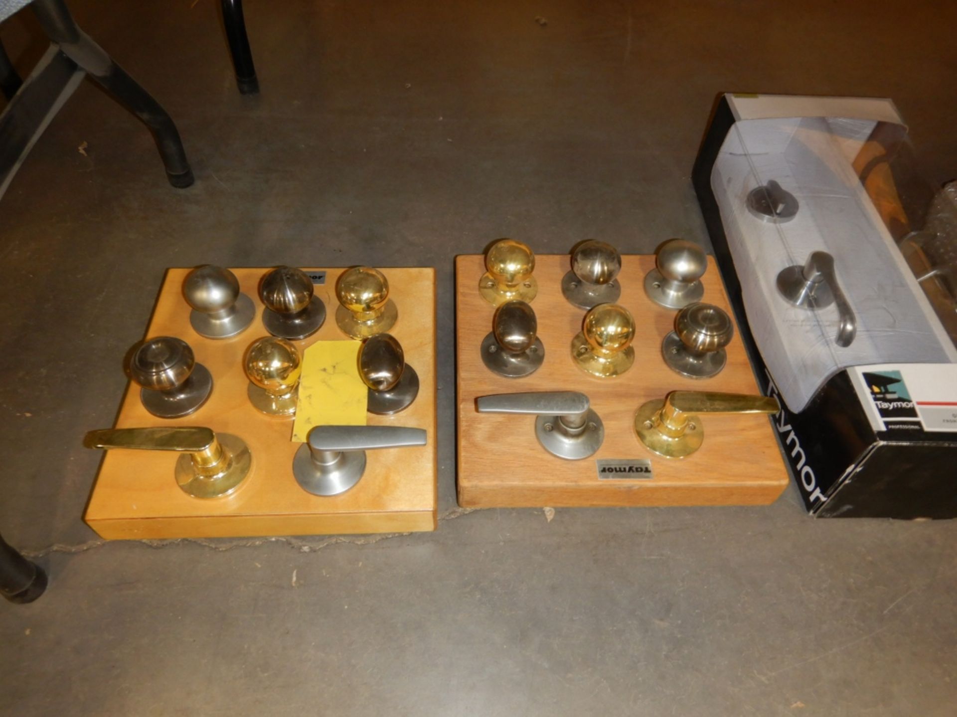 L/O ASSORTED DOOR HARDWARE SHOWROOM DISPLAYS - Image 2 of 7