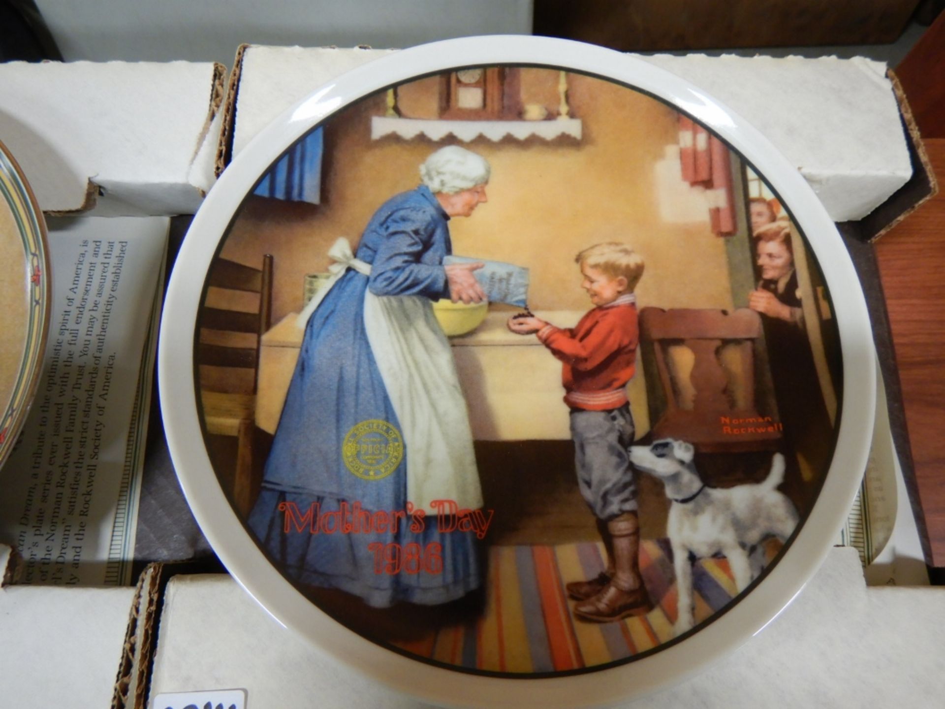 L/O 5-EDWIN KNOWLES AND NORMAN ROCKWELL COLLECTOR PLATES, #2781E THE PANTRY RAID, #3256B EASTER, # - Image 3 of 7