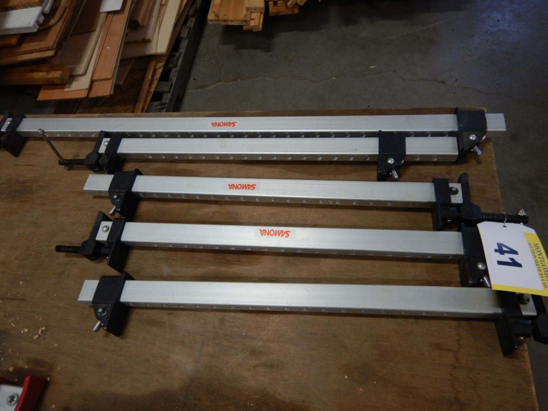 4-20IN SAMONA ALUMINUM BAR CLAMPS AND 1-32IN SAMONA ALUMINUM BAR CLAMPS