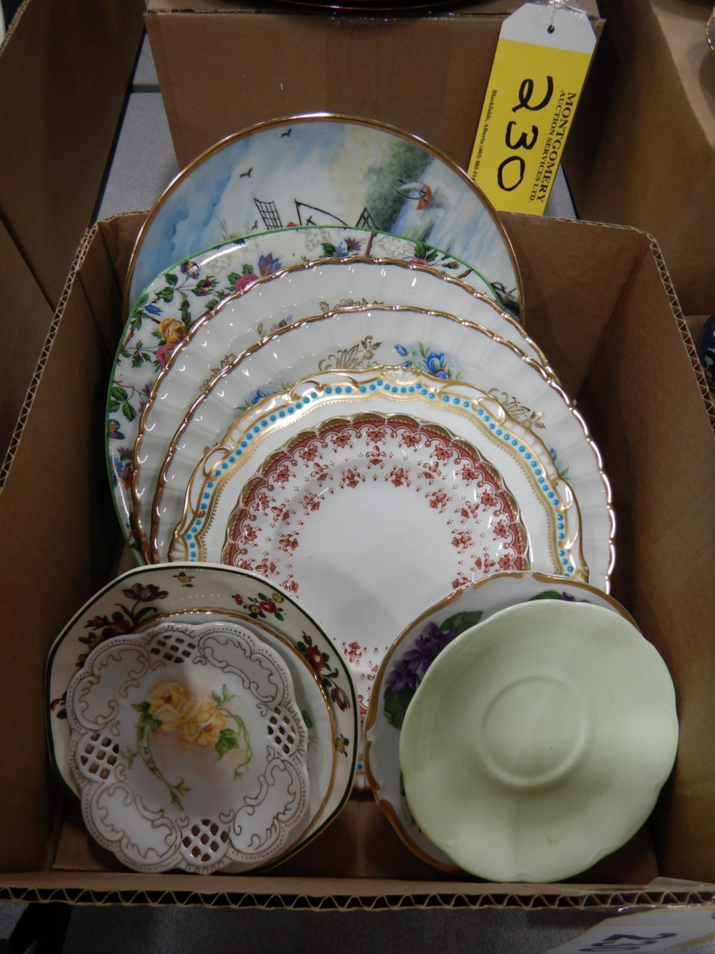 L/O DINNER PLATES AND DECROTIVE SIDE PLATES AND SAUCERS