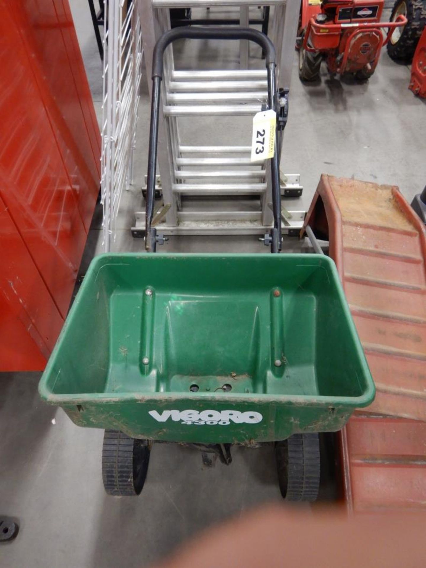 VIGORO 4300 PUSH TYPE GRANULAR BROADCASTER 22X15X10 HOPPER