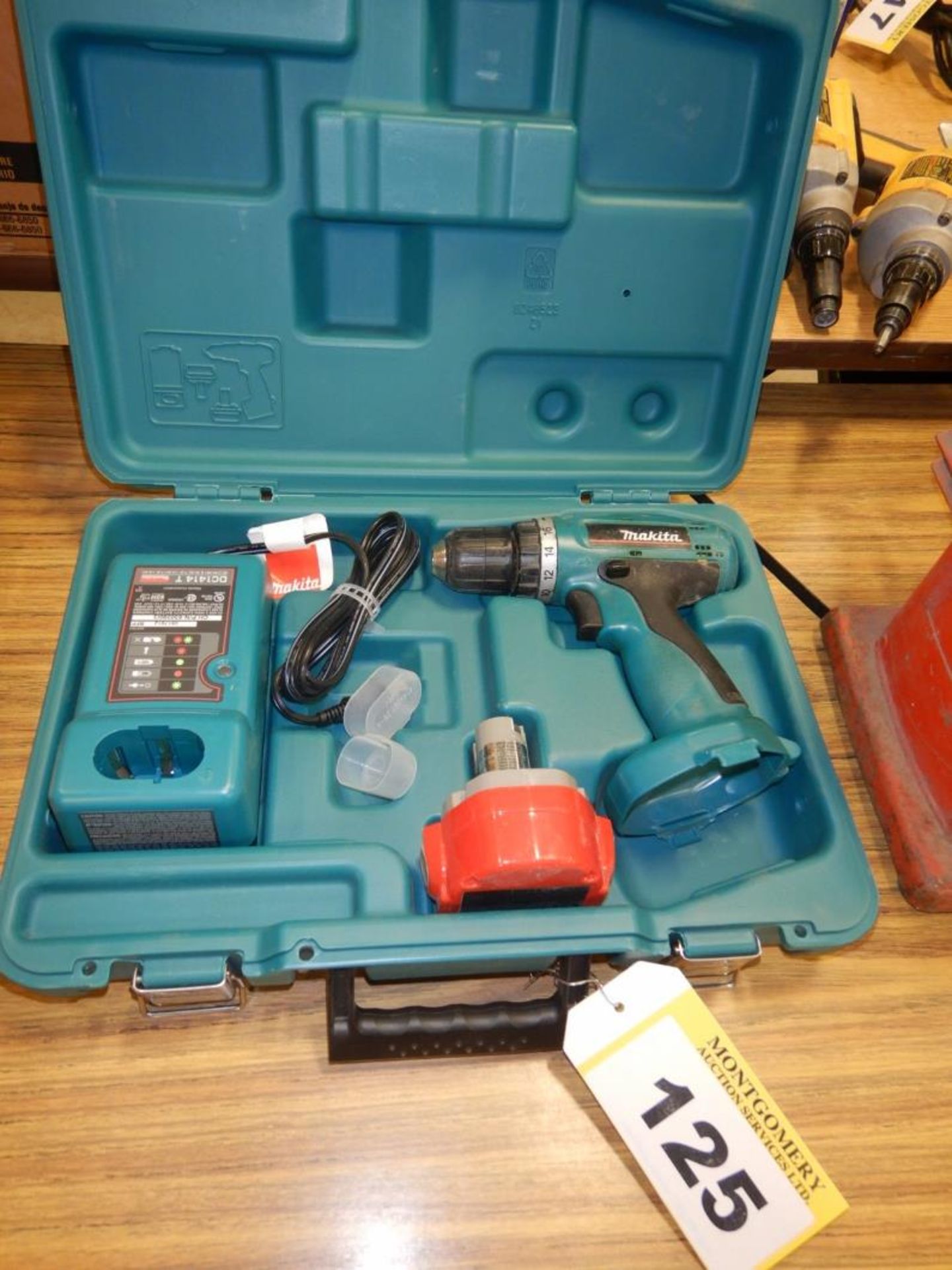 MAKITA 14.4V CORDLESS DRILL WITH CHARGER AND CASE MODEL:6280D