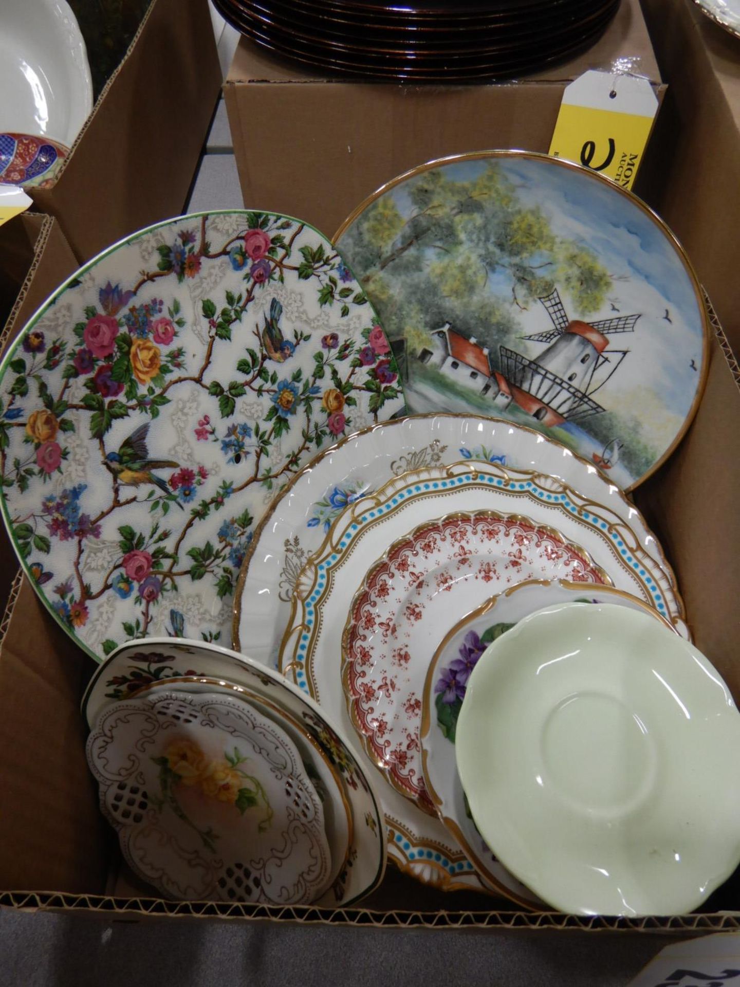 L/O DINNER PLATES AND DECROTIVE SIDE PLATES AND SAUCERS - Image 2 of 2