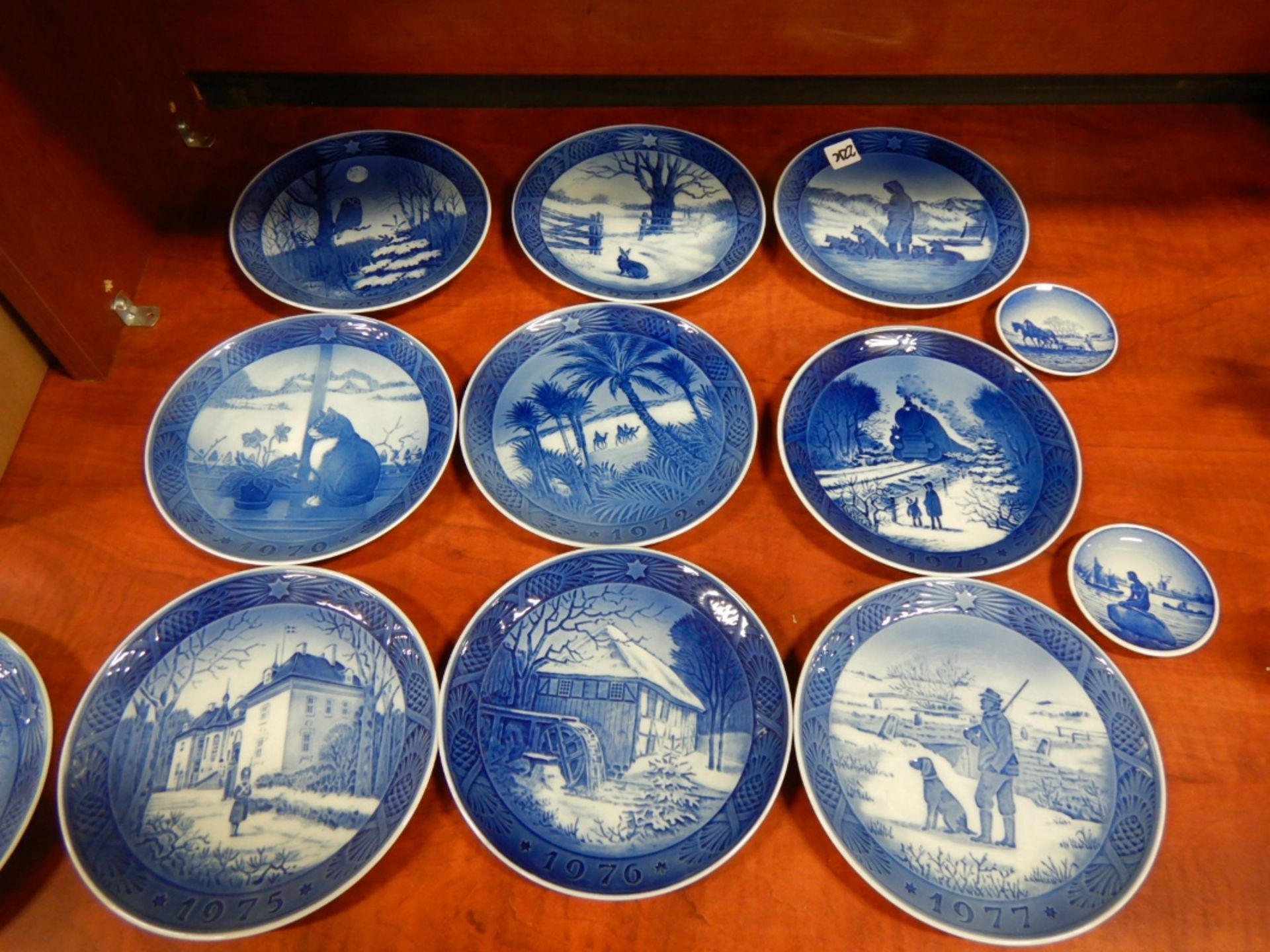 L/O ROYAL COPENHAGEN "GREENLAND SCENERY" COLLECTOR PLATES 1969-1979, 1-VIEWS OF WINNEPEG CHINA - Image 2 of 6