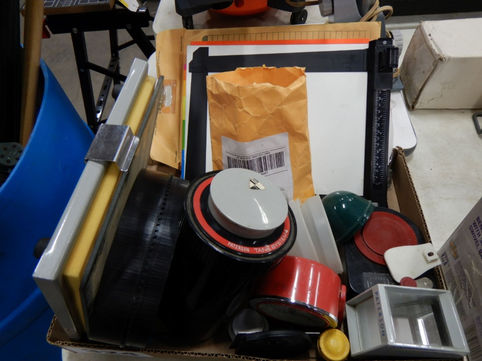 DURST LABORATOR 600 PHOTOGRAPH ENLARGER W/ASSORTED SUPPLIES - Image 2 of 5