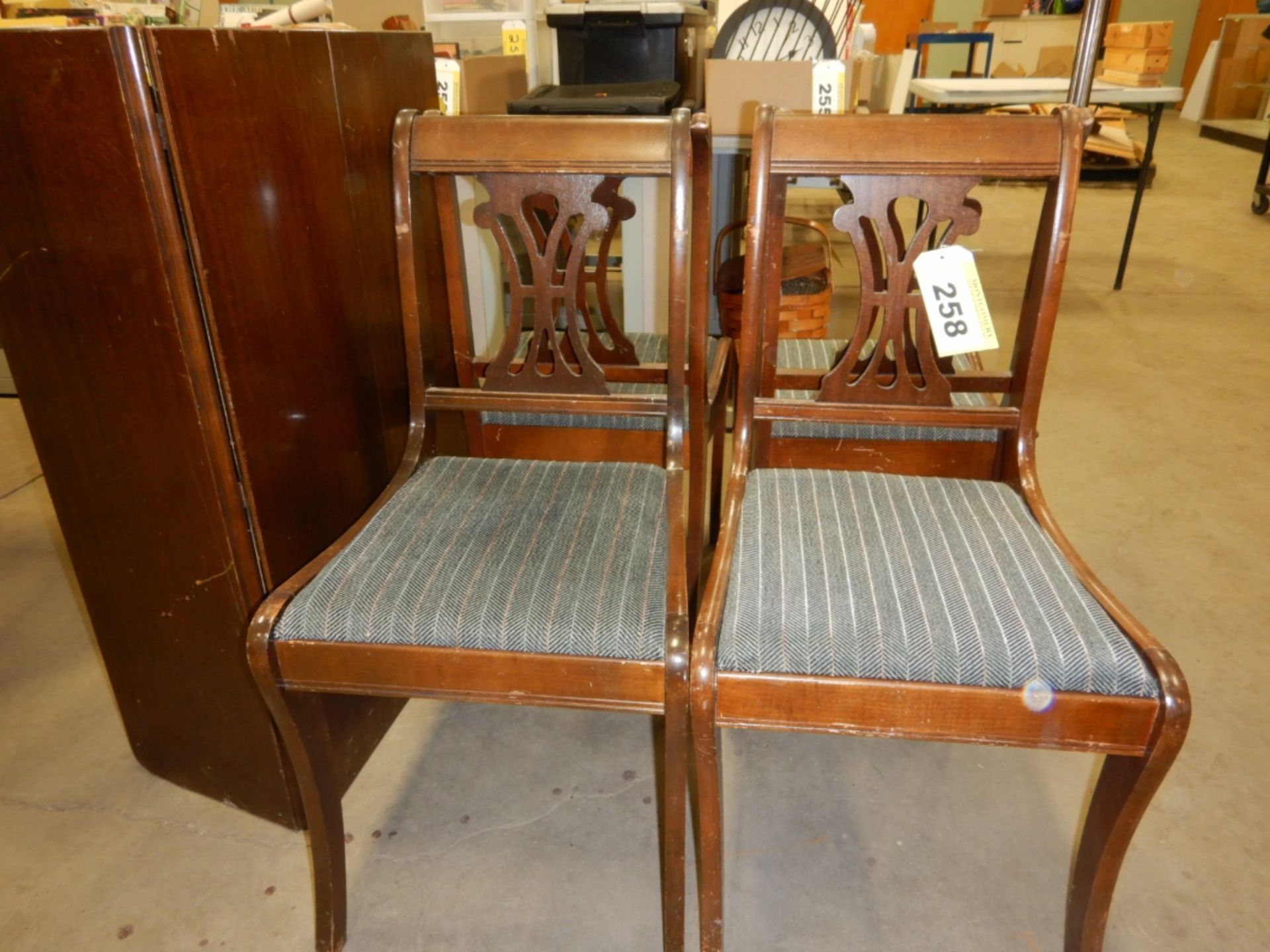 L/O 4-WOOD BACKED DINING ROOM CHAIRS W/WOOD DROP LEAF TABLE TOP