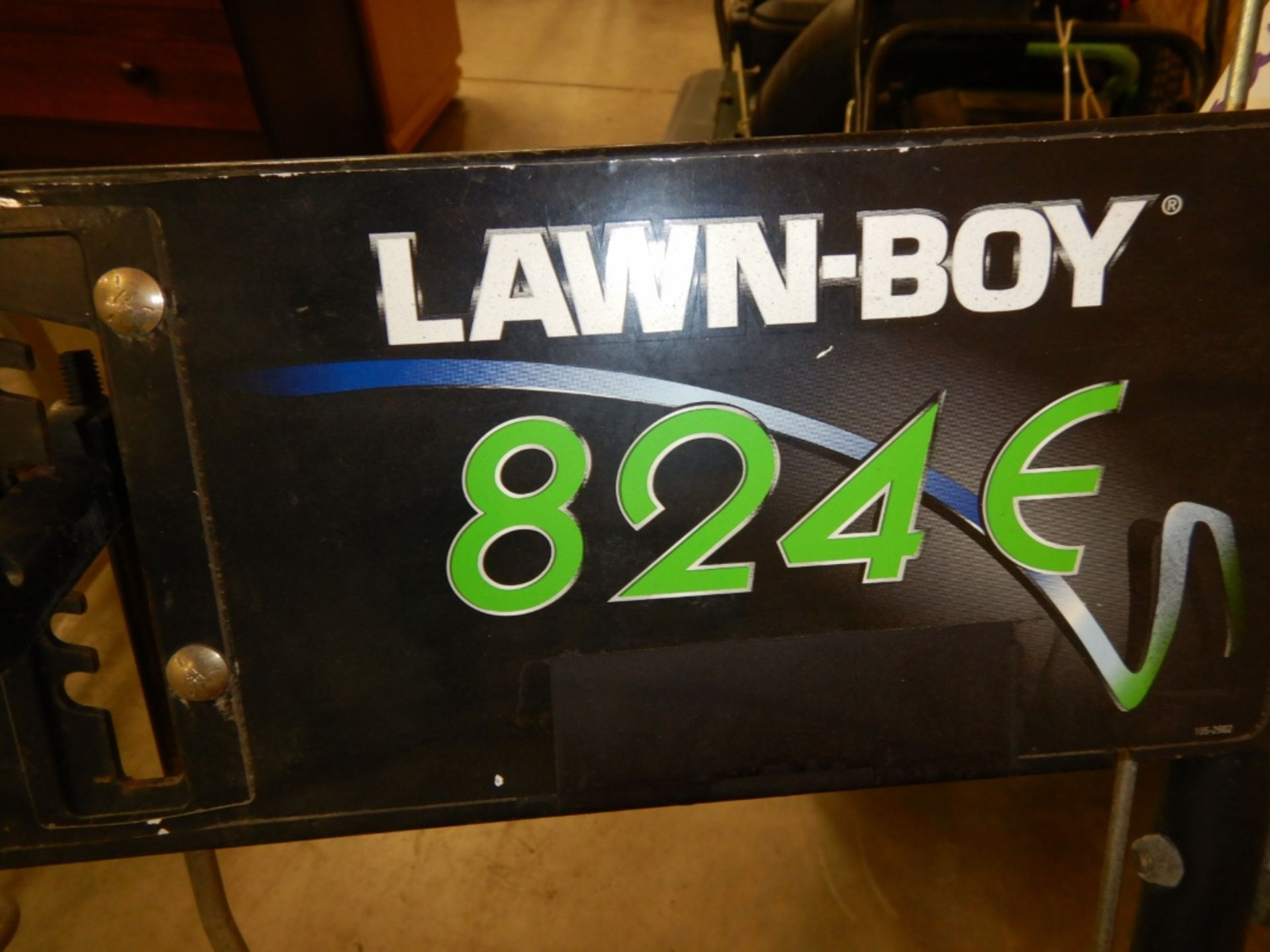 LAWN BOY GAS 24IN 5SPD SNOW BLOWER, HONDA GAS ENGINE, S/N 220000146 - (RUNNING) - Image 3 of 6