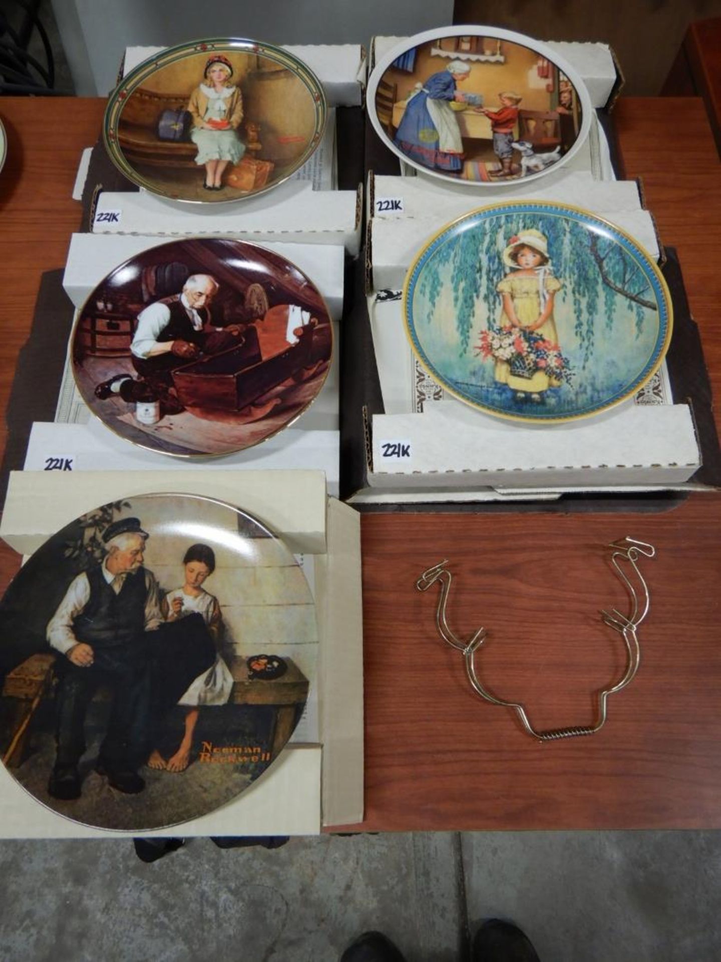 L/O 5-EDWIN KNOWLES AND NORMAN ROCKWELL COLLECTOR PLATES, #2781E THE PANTRY RAID, #3256B EASTER, #