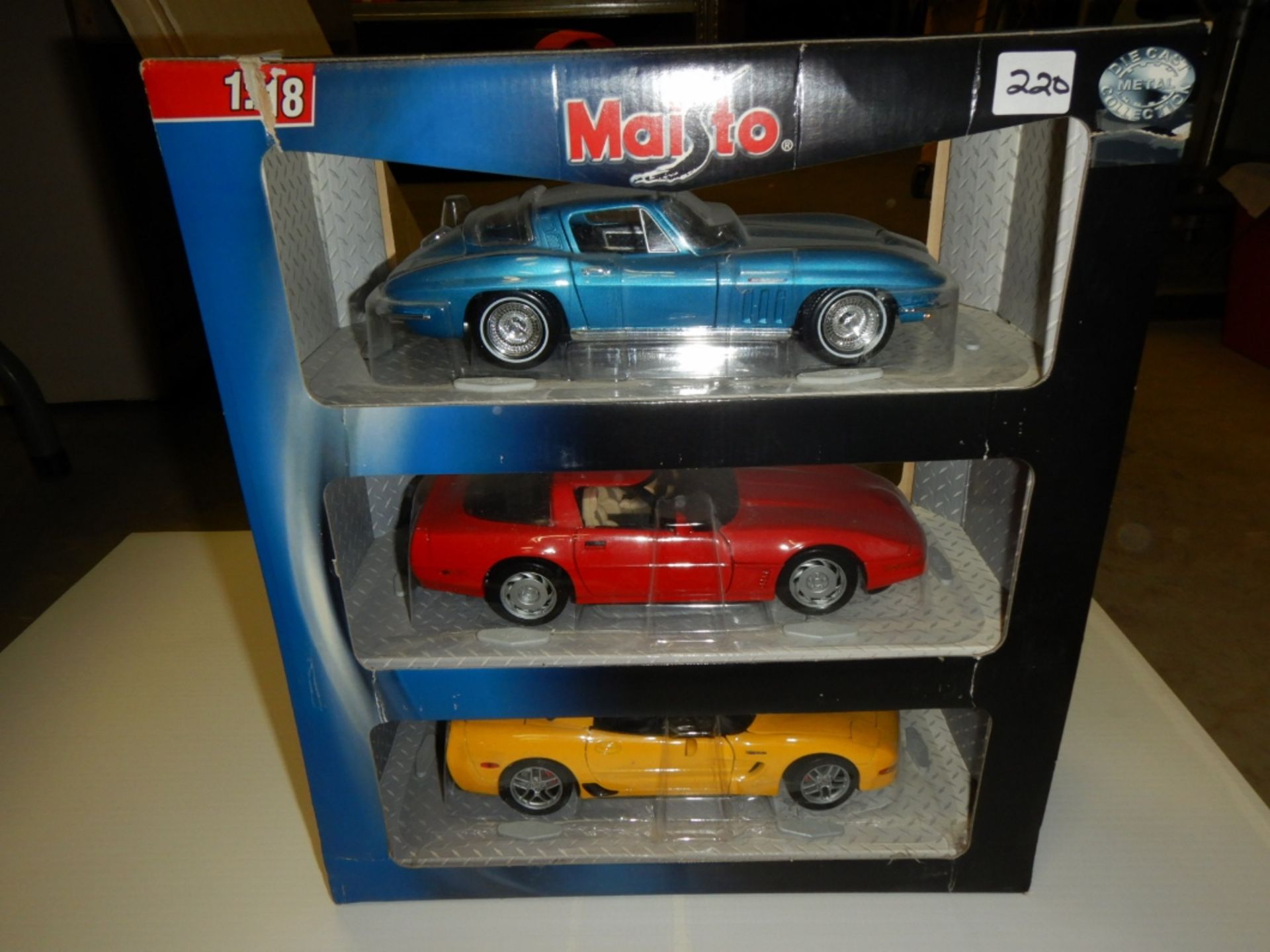 L/O MAISTO 1:18 SCALE DIE-CAST SPECIAL EDITION GULDSTRAND SIGNATURE EDITION CORVETTE AND A THREE - Image 2 of 2