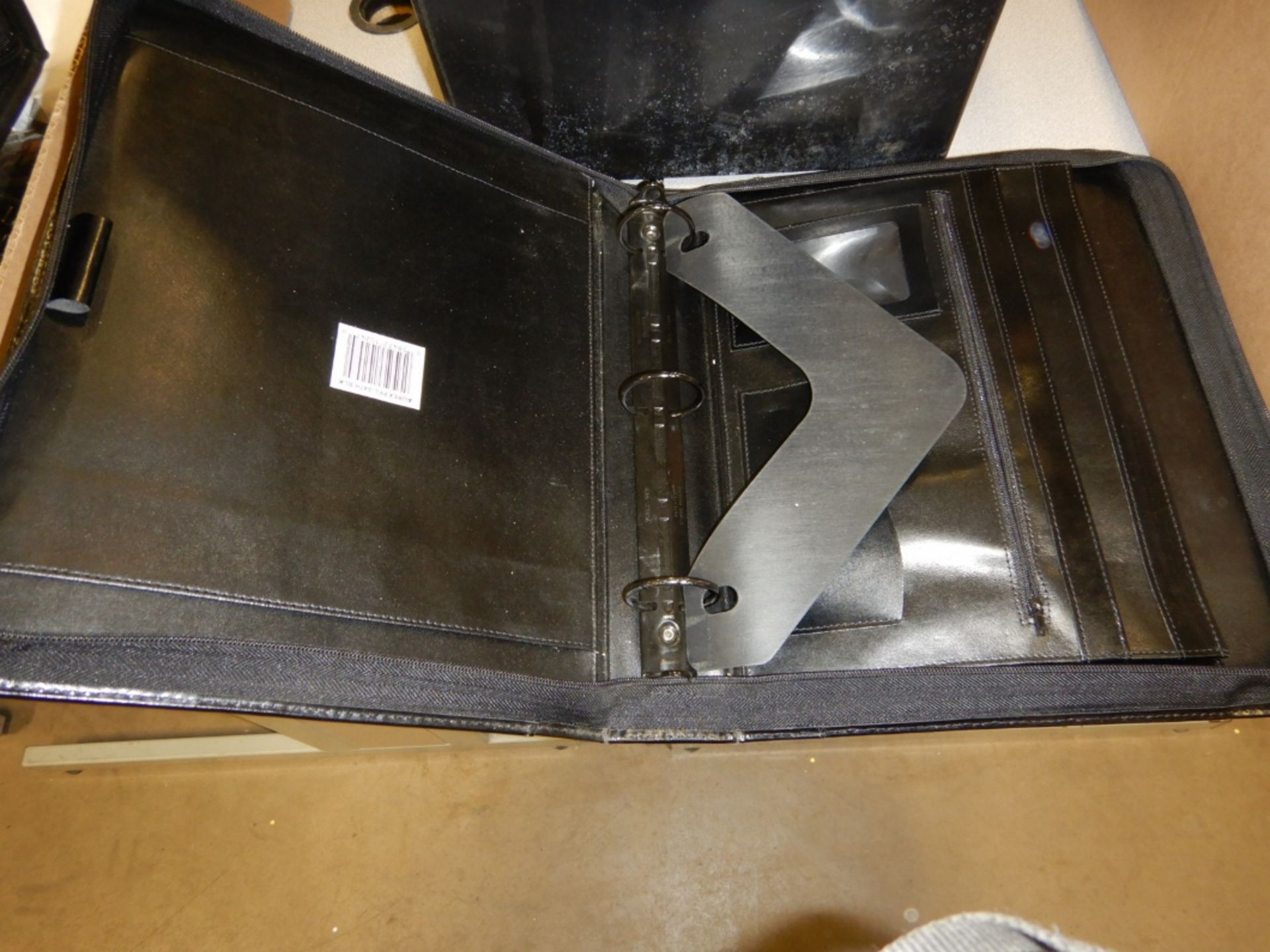 L/O PORTABLE FILING TOTE AND BINDERS - Image 6 of 7
