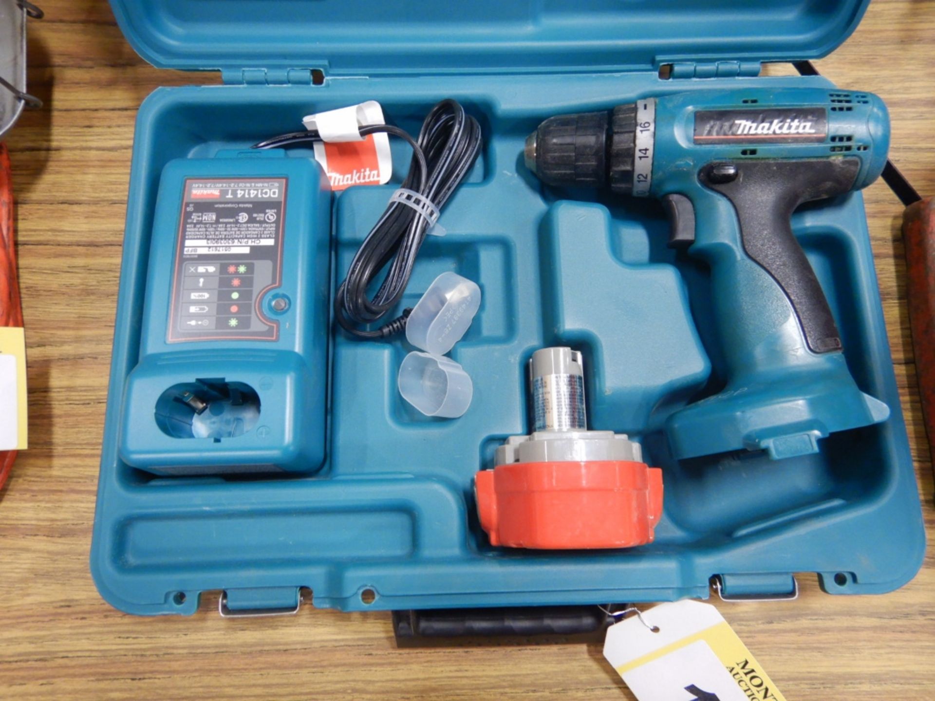 MAKITA 14.4V CORDLESS DRILL WITH CHARGER AND CASE MODEL:6280D - Image 3 of 3