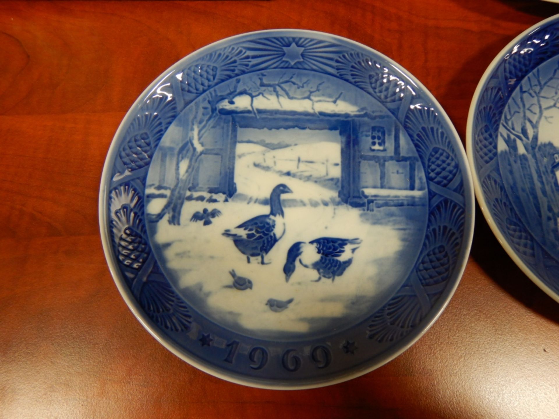 L/O ROYAL COPENHAGEN "GREENLAND SCENERY" COLLECTOR PLATES 1969-1979, 1-VIEWS OF WINNEPEG CHINA - Image 5 of 6