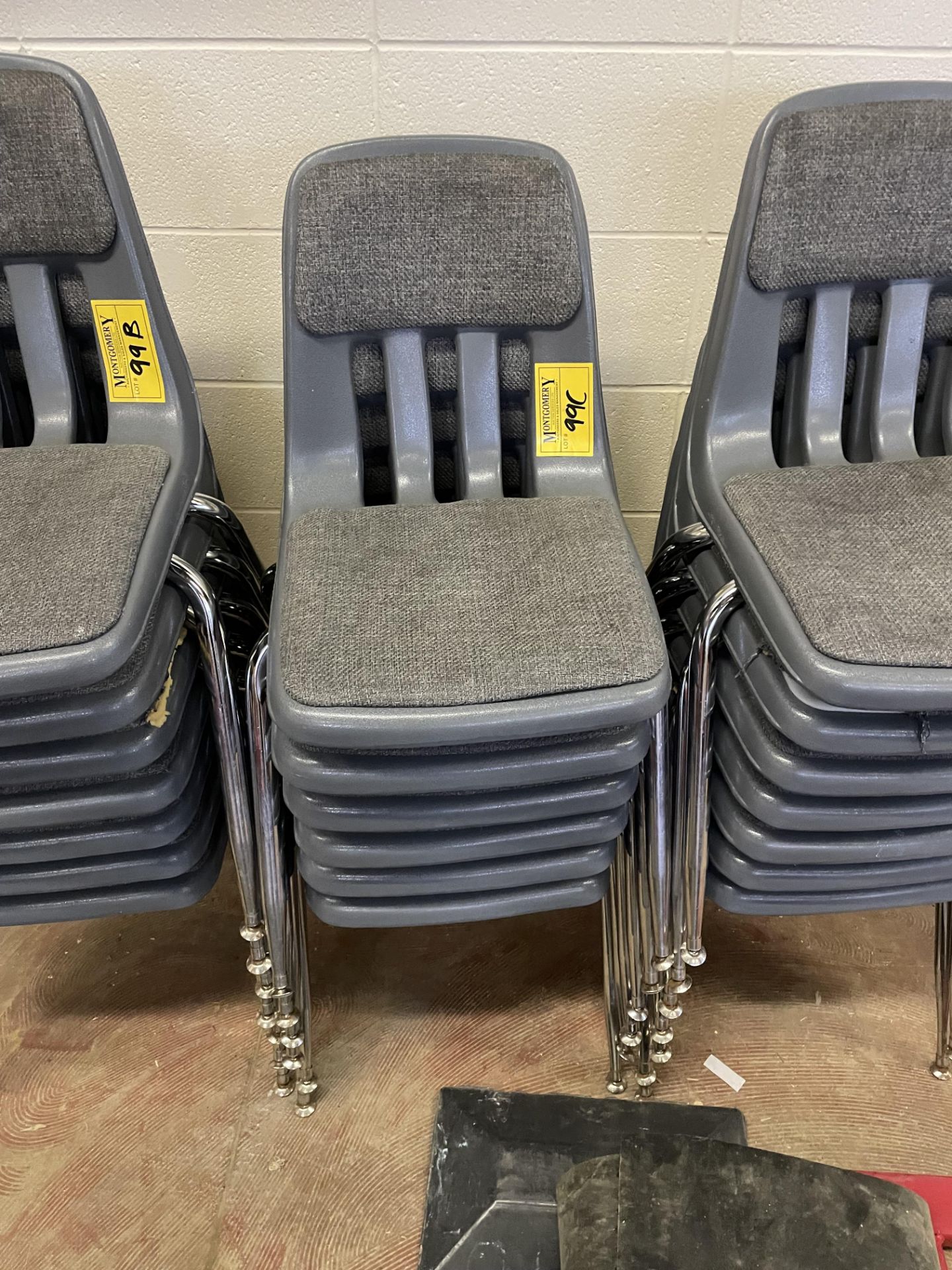 L/O 6-PADDED STUDENT CHAIRS