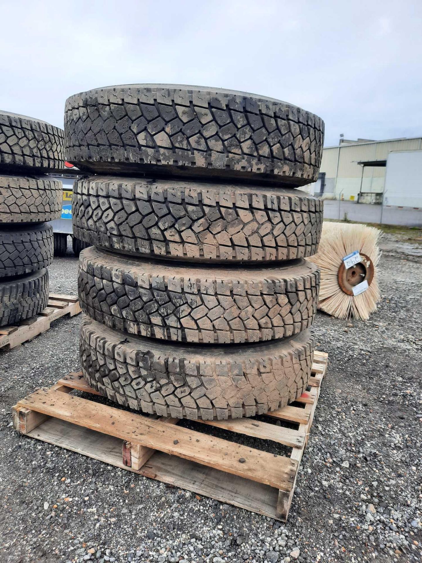 PALLET OF (4)TIRES