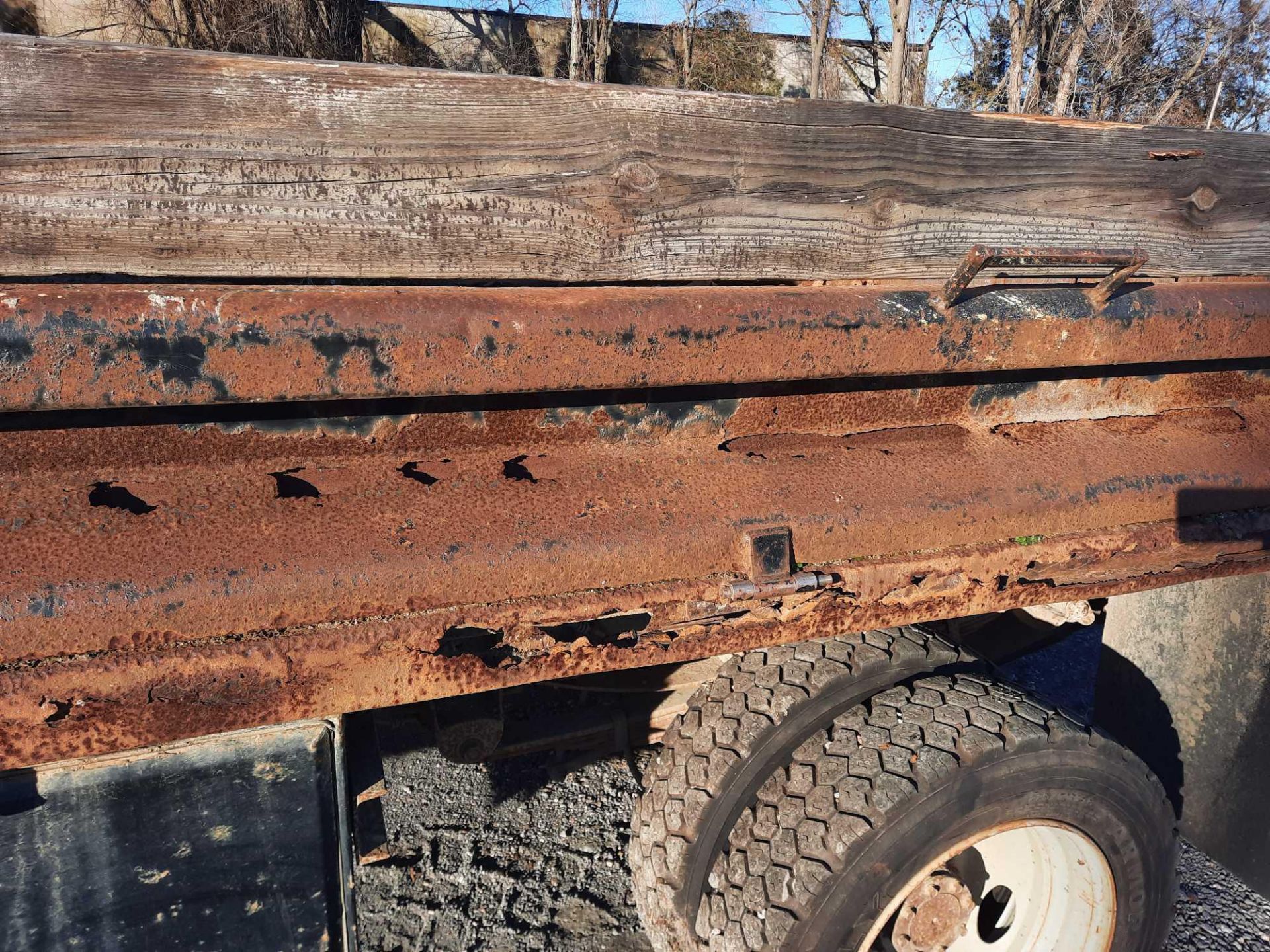 2005 FORD F450 XL SUPER DUTY 11' DUMP TRUCK (INOPERABLE) - Image 23 of 26