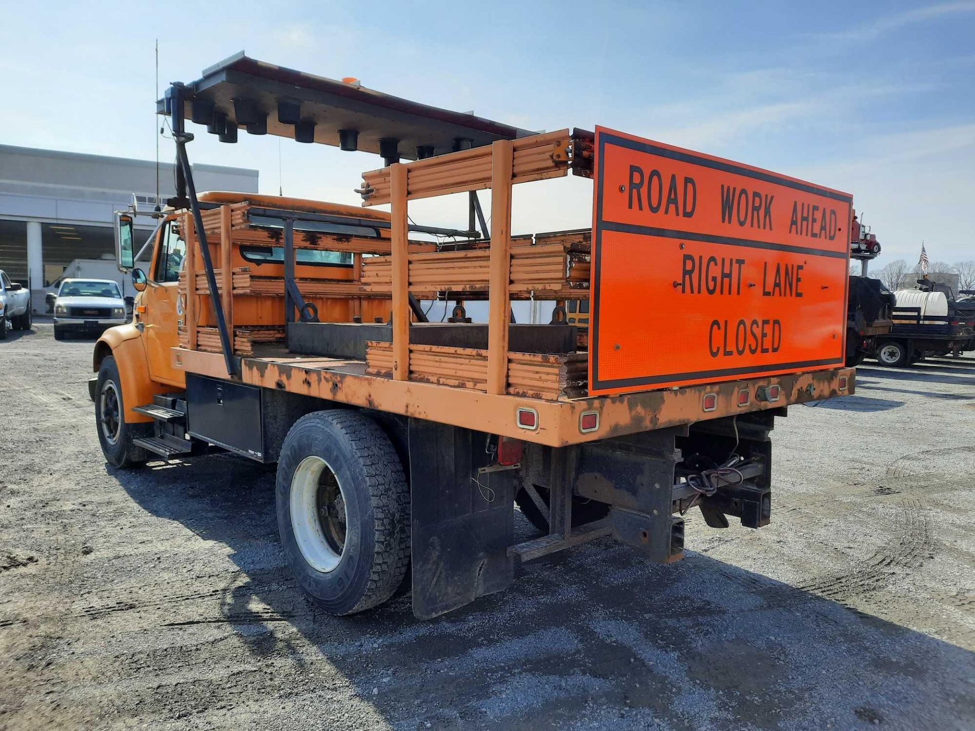 1996 INTL. 4700 STAKEBODY W/ ARROW BOARD TRUCK (VDOT UNIT #: R02715) - Image 2 of 16