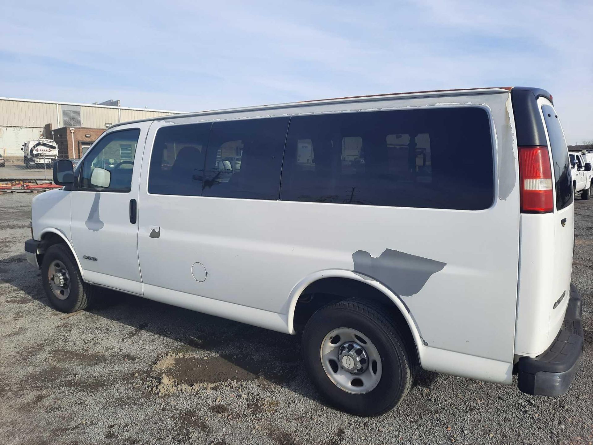 2006 CHEVROLET 3500 EXPRESS VAN - Image 2 of 14