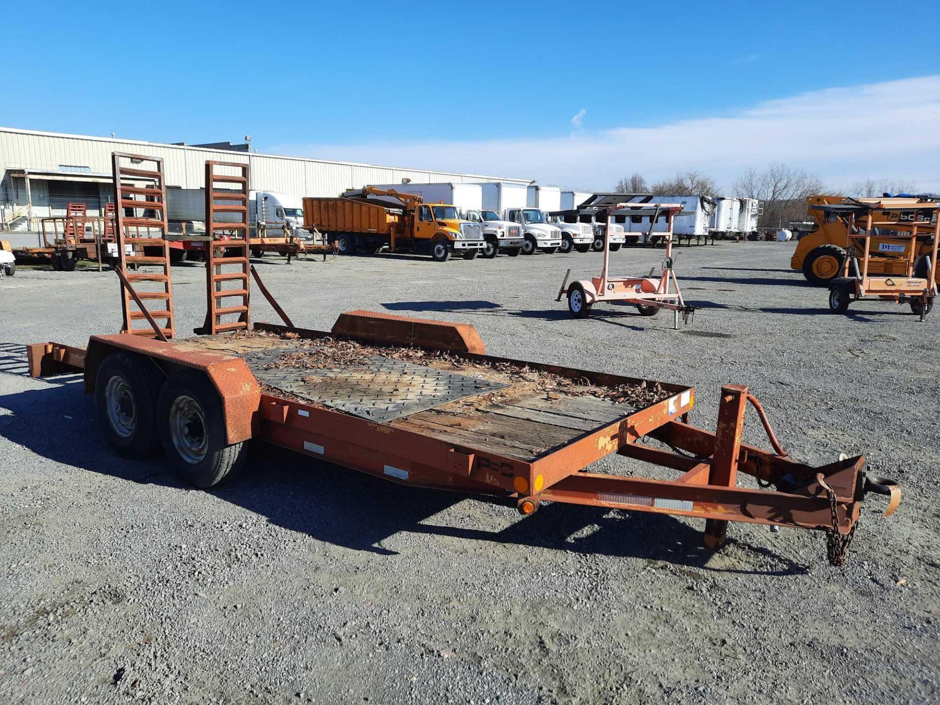 2004 SUTR TANDEM AXLE TRAILER