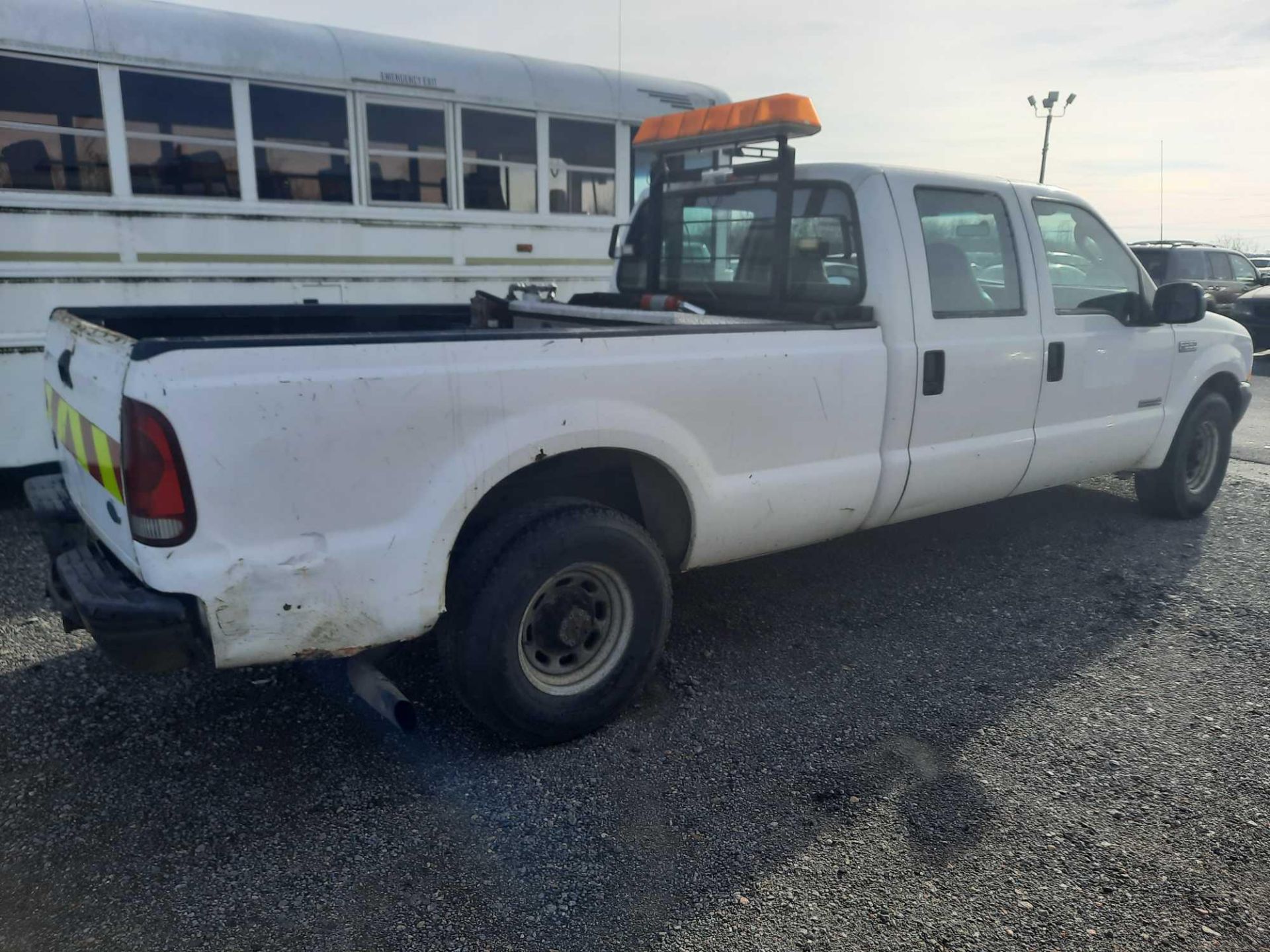 2003 FORD F350 PICK UP TRUCK (VDOT UNIT: R06580) (INOPERABLE) - Image 3 of 15