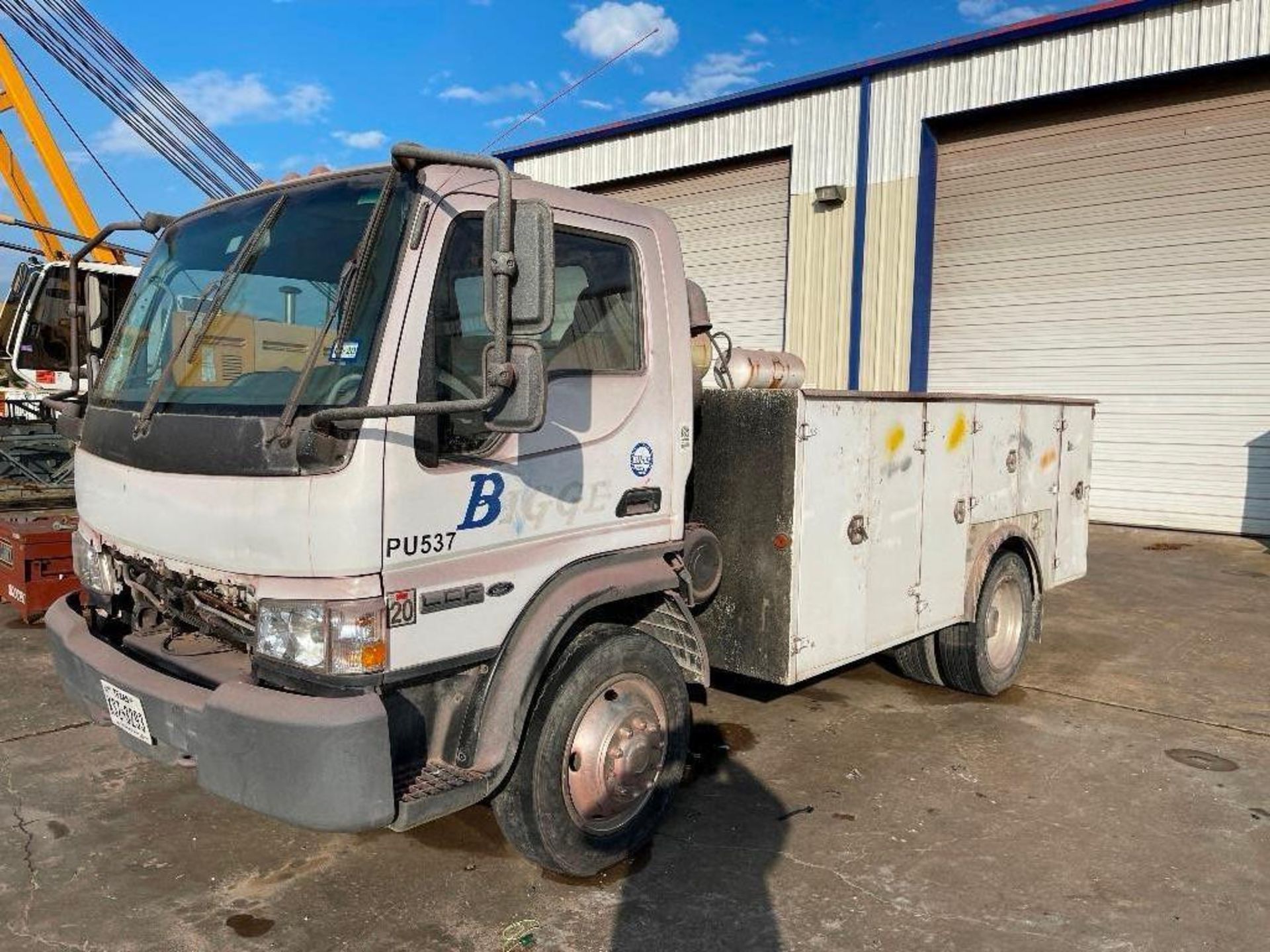 FORD LCF TANDEM AXLE SERVICE TRUCK - Image 2 of 10