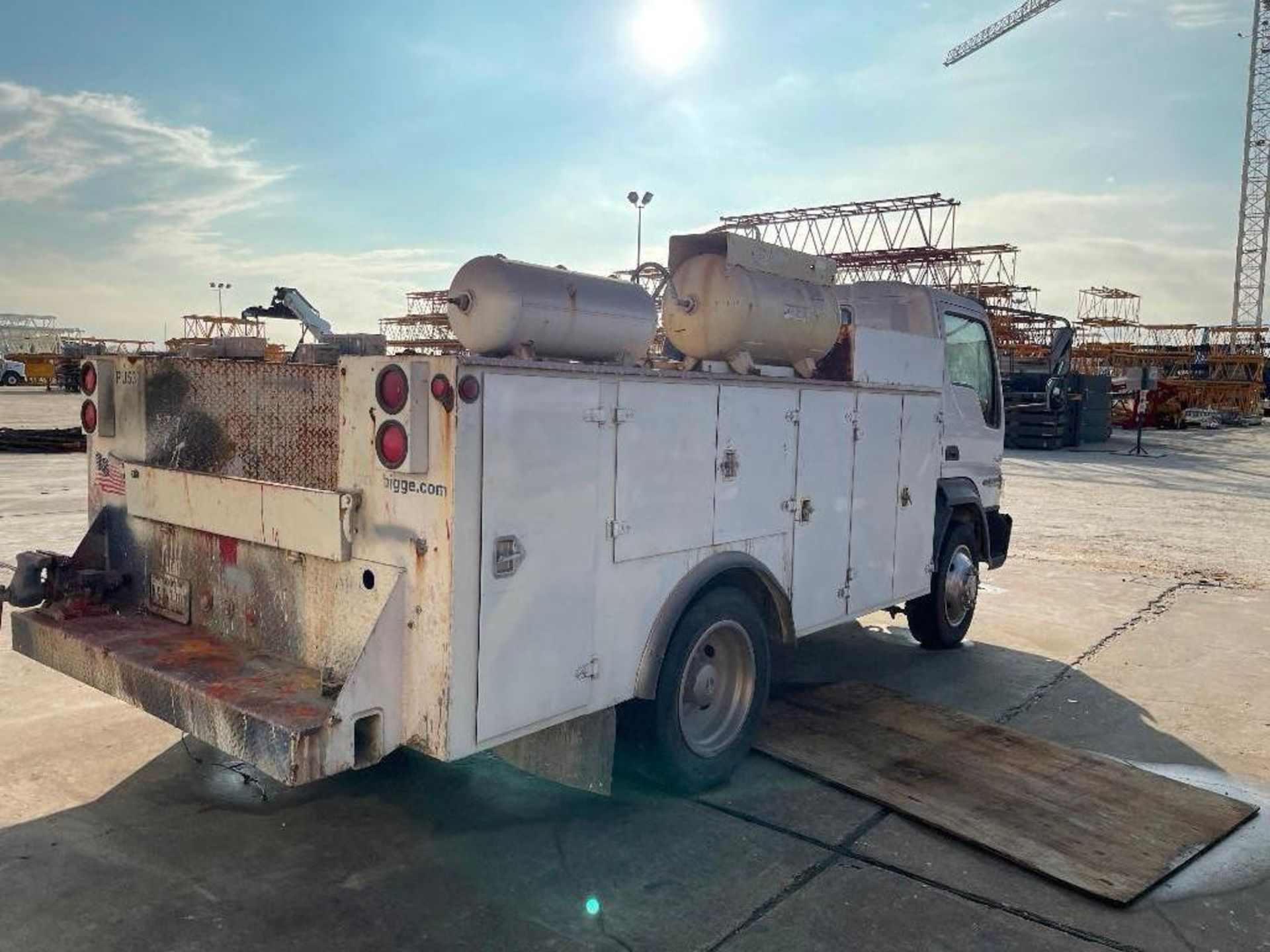 FORD LCF TANDEM AXLE SERVICE TRUCK - Image 6 of 10