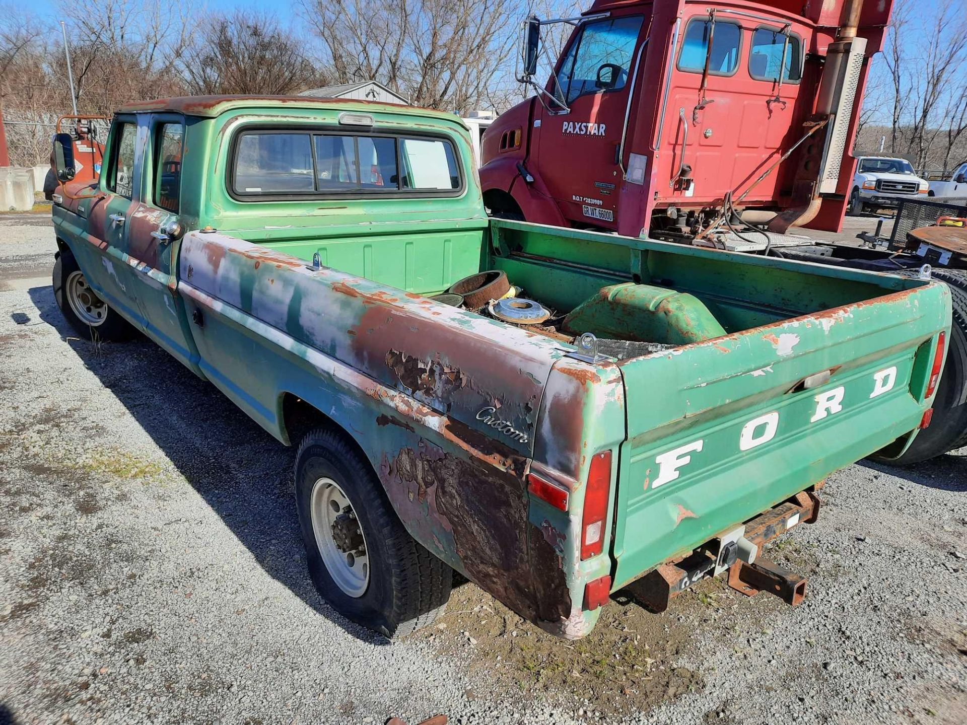 1972 FORD CREW CAB 350 PICK UP TRUCK (INOPERABLE) - Image 2 of 15