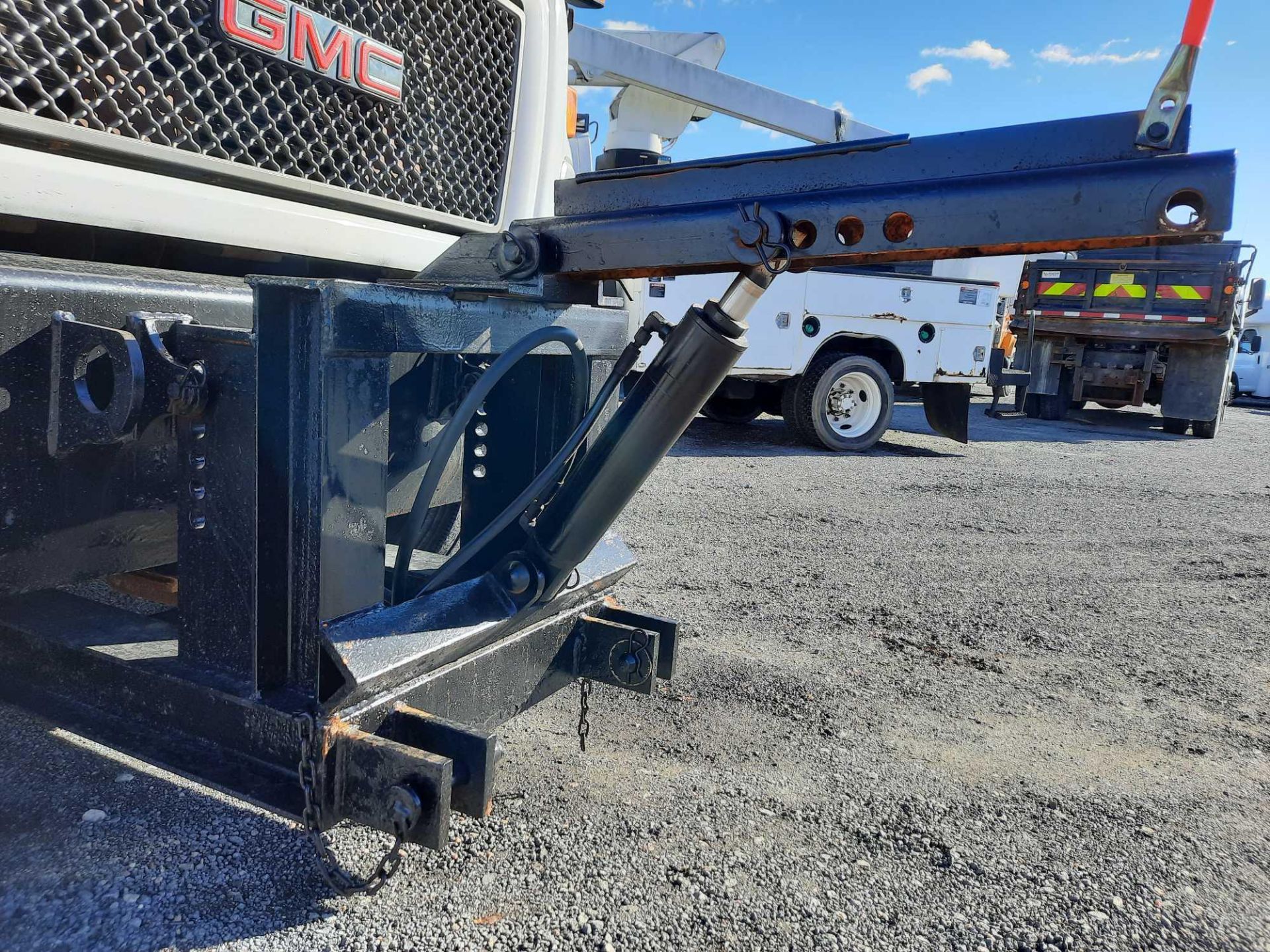 2005 GMC 7500 S/A 10' DUMP TRUCK (VDOT UNIT: R07284) - Image 19 of 20