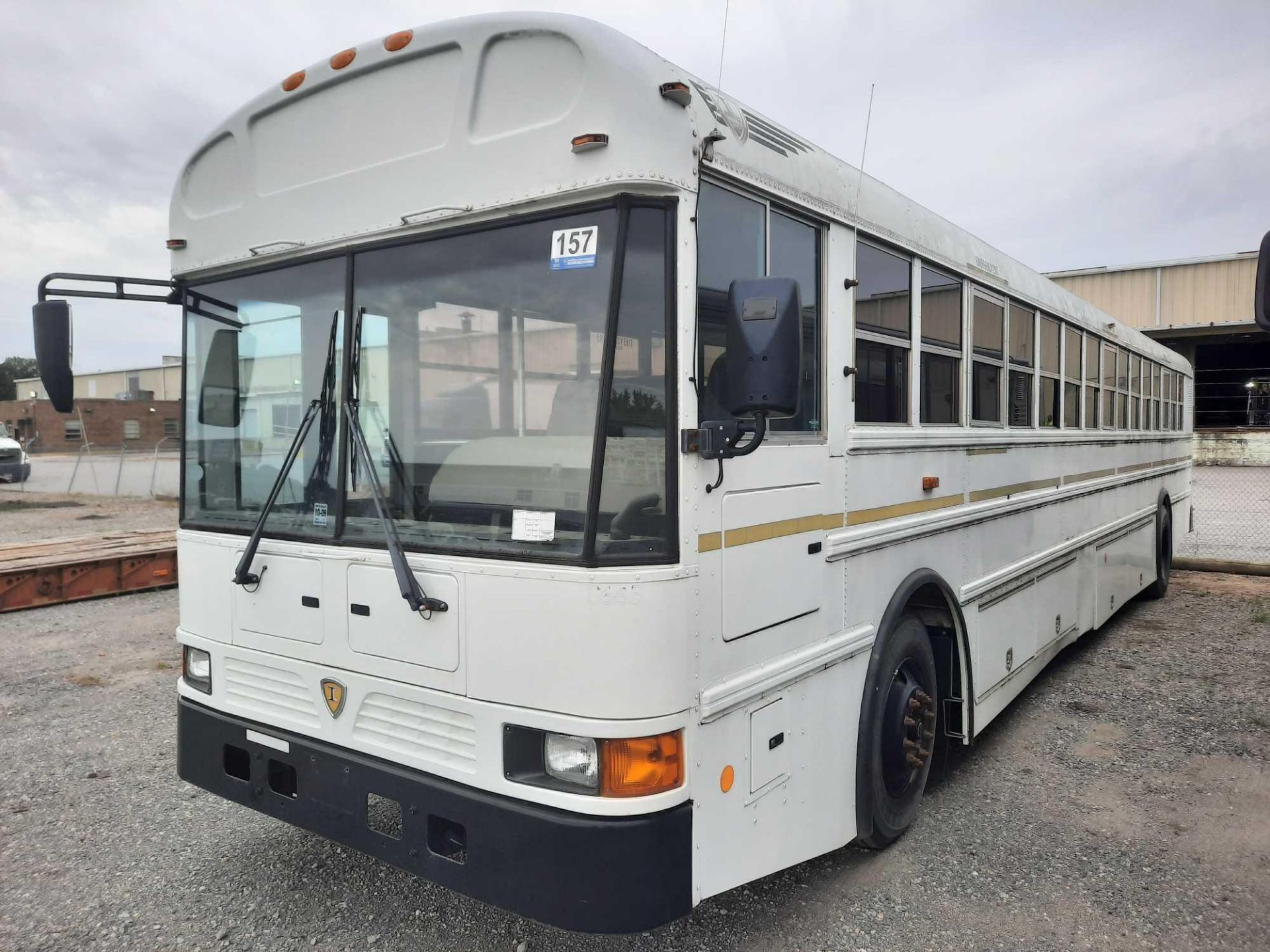 2009 INTERNATIONAL 44-PASSENGER BUS (DPF HAS BEEN REMOVED)